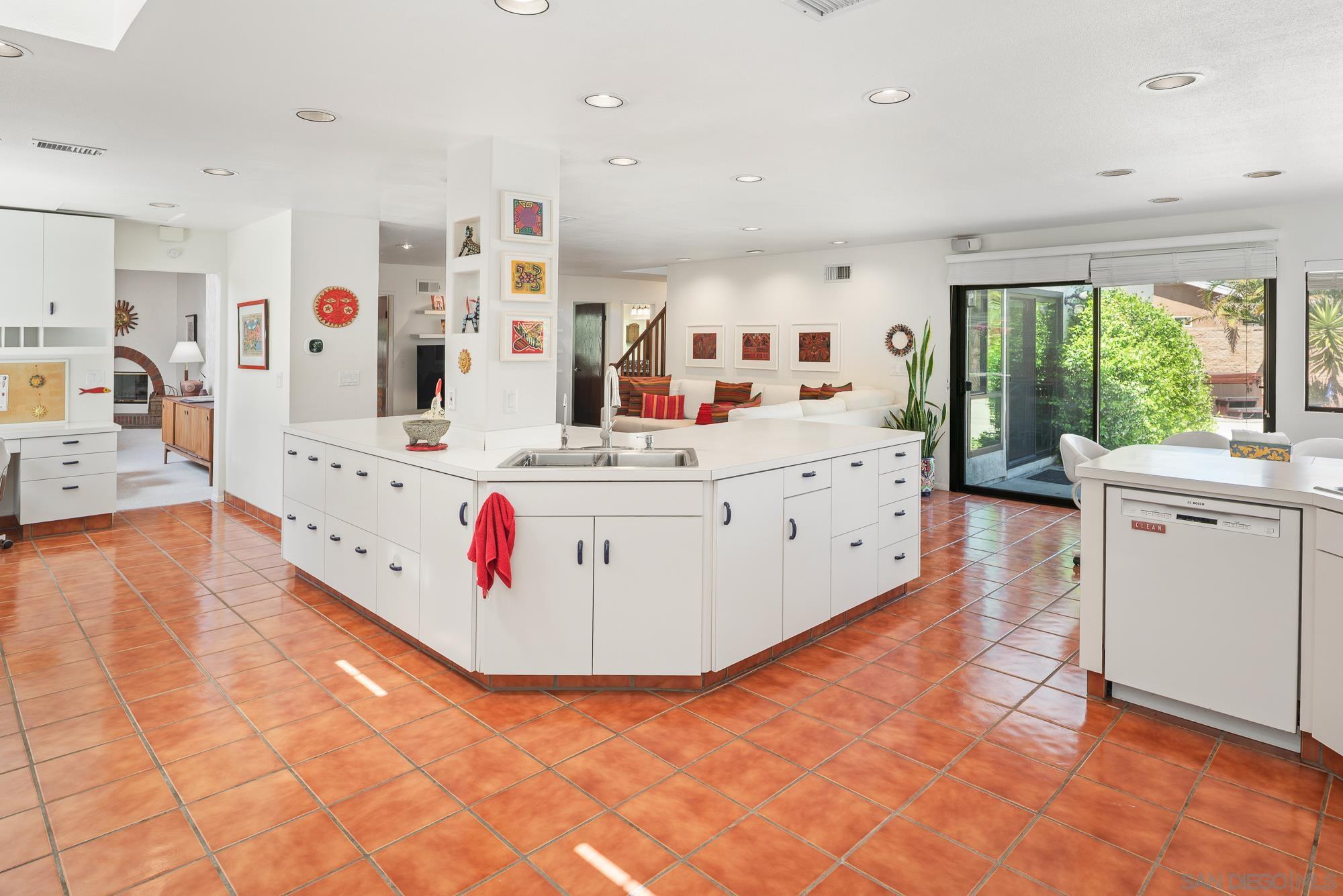 Detail Gallery Image 21 of 75 For 7805  Hemingway Ave, San Diego,  CA 92120 - 7 Beds | 4 Baths