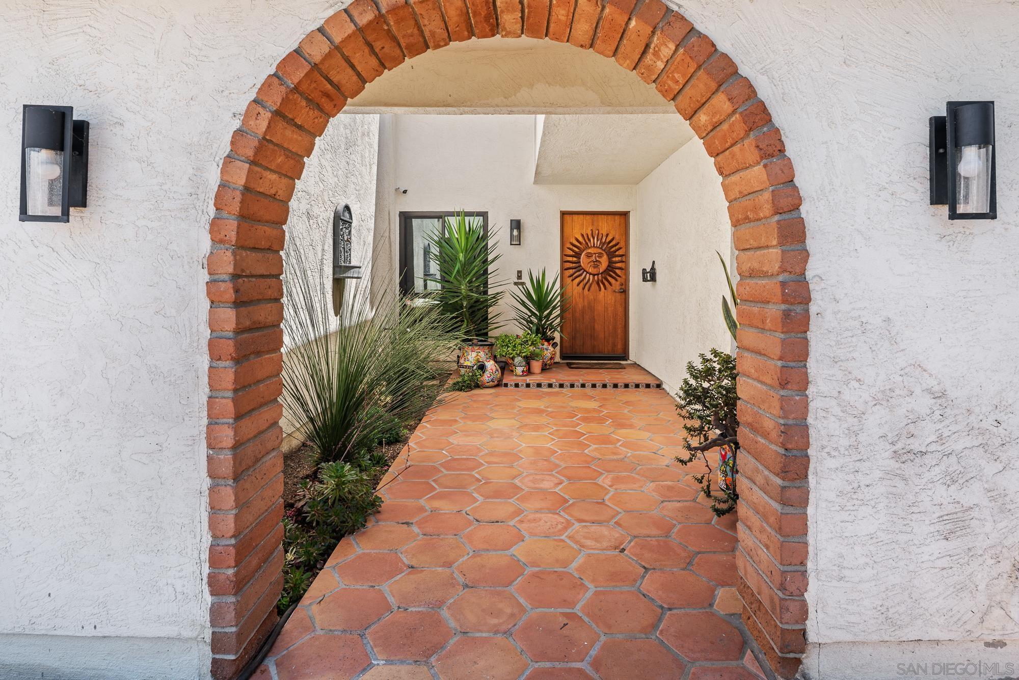 Detail Gallery Image 7 of 75 For 7805  Hemingway Ave, San Diego,  CA 92120 - 7 Beds | 4 Baths