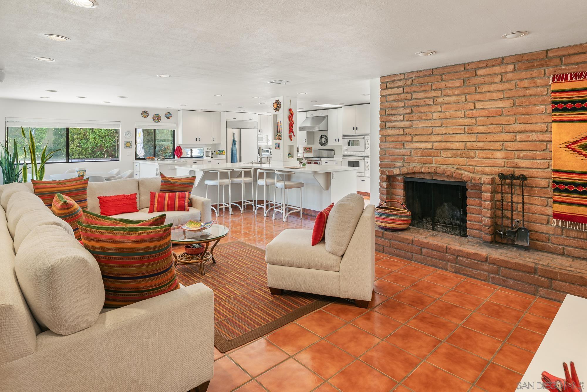 Detail Gallery Image 9 of 75 For 7805  Hemingway Ave, San Diego,  CA 92120 - 7 Beds | 4 Baths