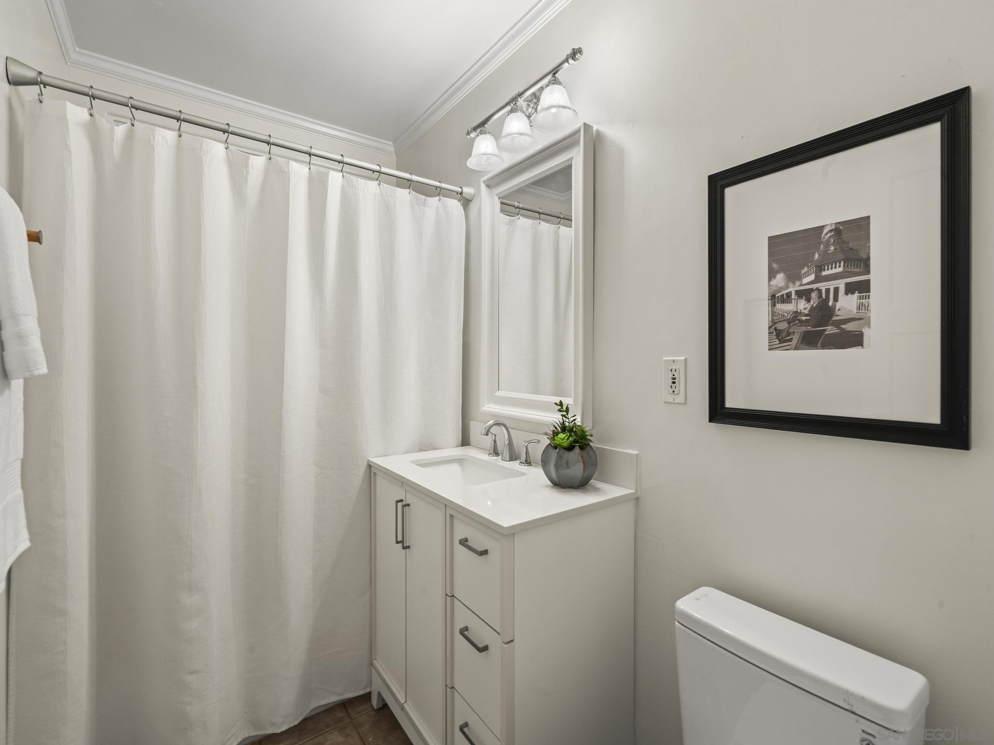 Detail Gallery Image 11 of 19 For 4125  Tennyson, San Diego,  CA 92107 - 3 Beds | 3 Baths