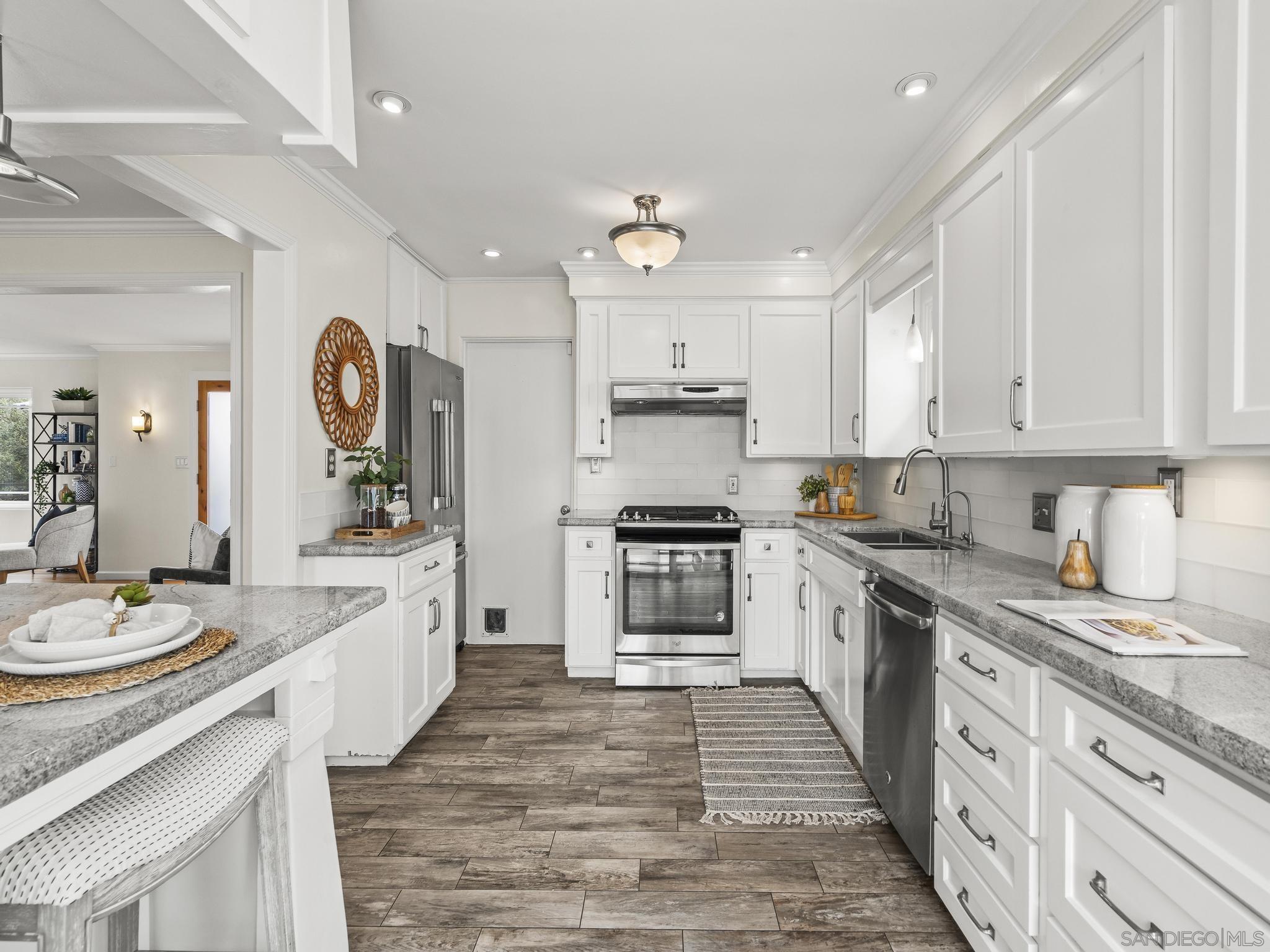 Detail Gallery Image 6 of 19 For 4125  Tennyson, San Diego,  CA 92107 - 3 Beds | 3 Baths