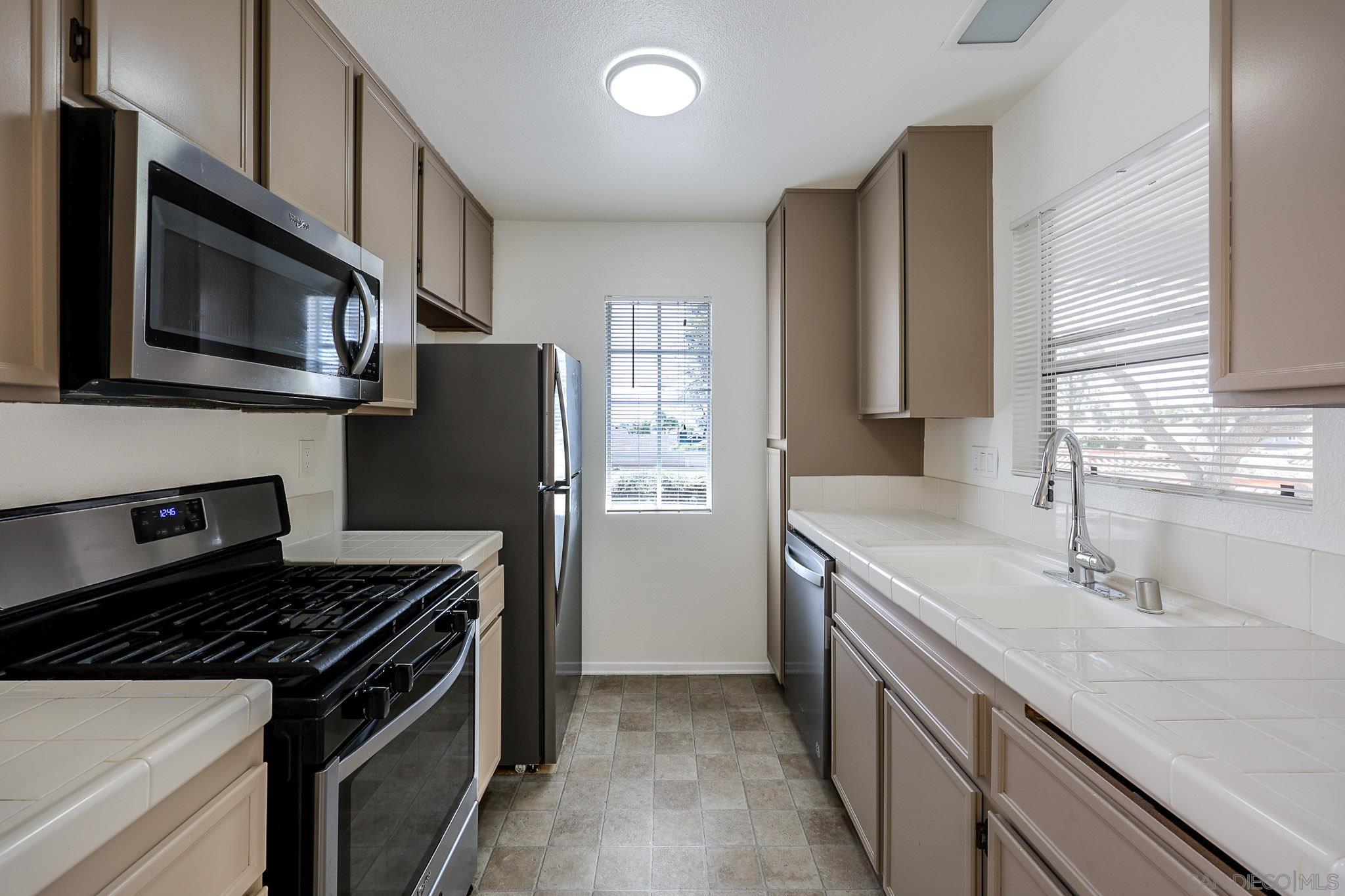 Detail Gallery Image 8 of 31 For 10740  Aderman Ave  #70,  San Diego,  CA 92126 - 2 Beds | 2 Baths