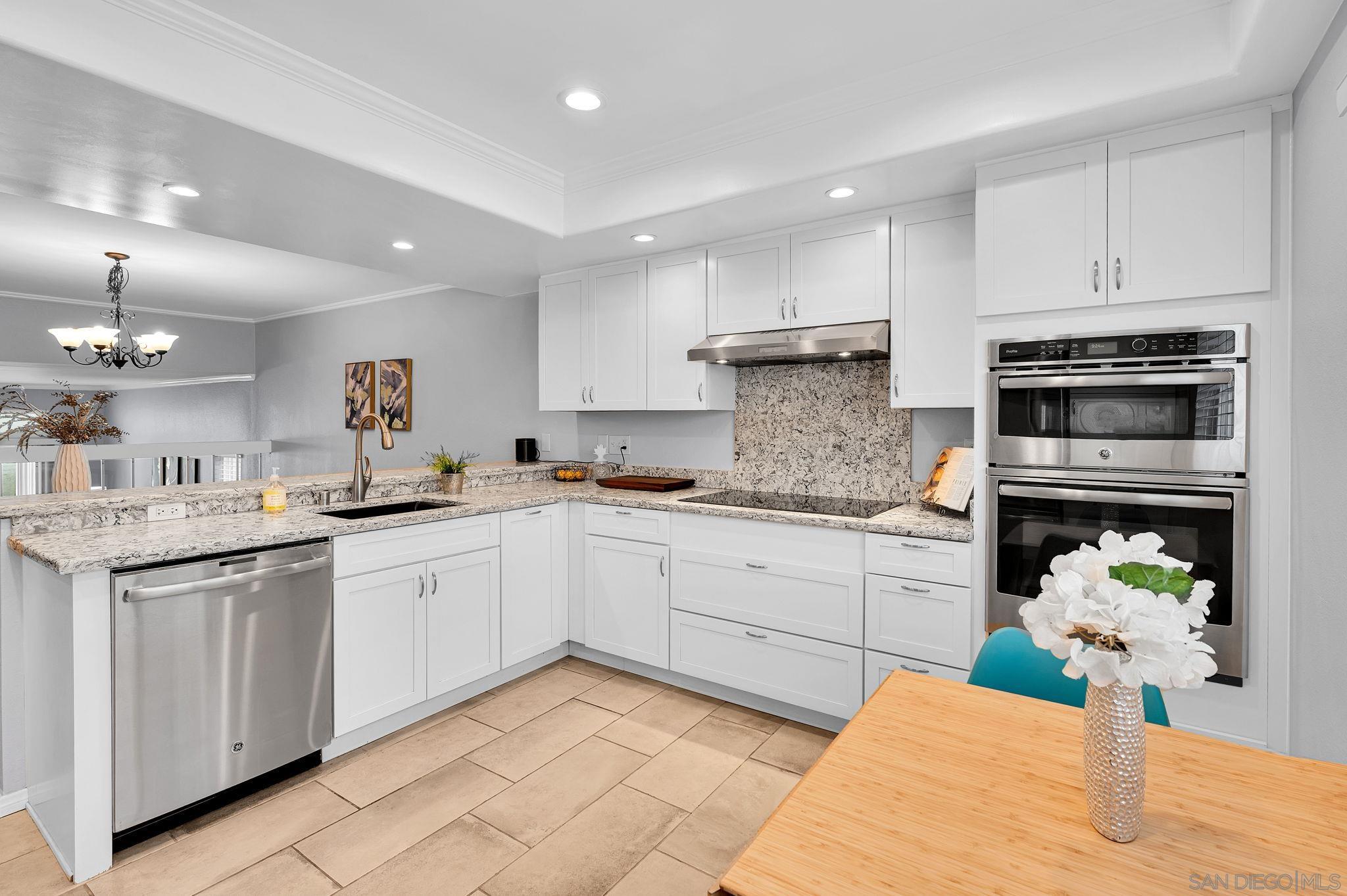 Detail Gallery Image 8 of 32 For 6840  Caminito Del Greco, San Diego,  CA 92120 - 2 Beds | 2/1 Baths