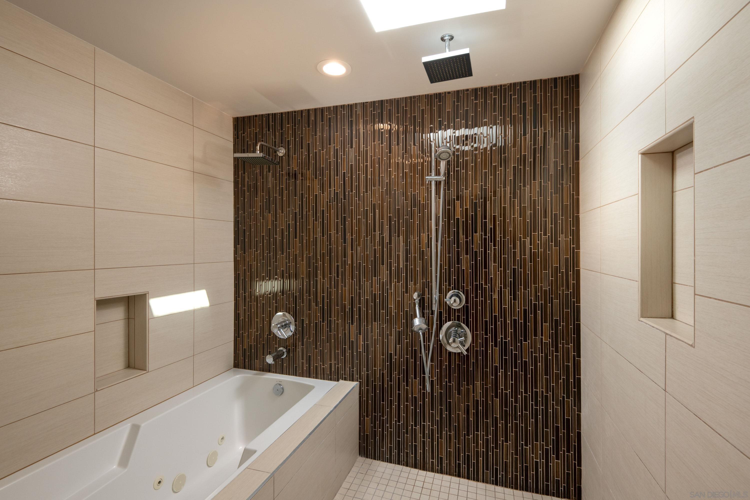 Detail Gallery Image 11 of 40 For 1122  Locust St, San Diego,  CA 92106 - 3 Beds | 2 Baths