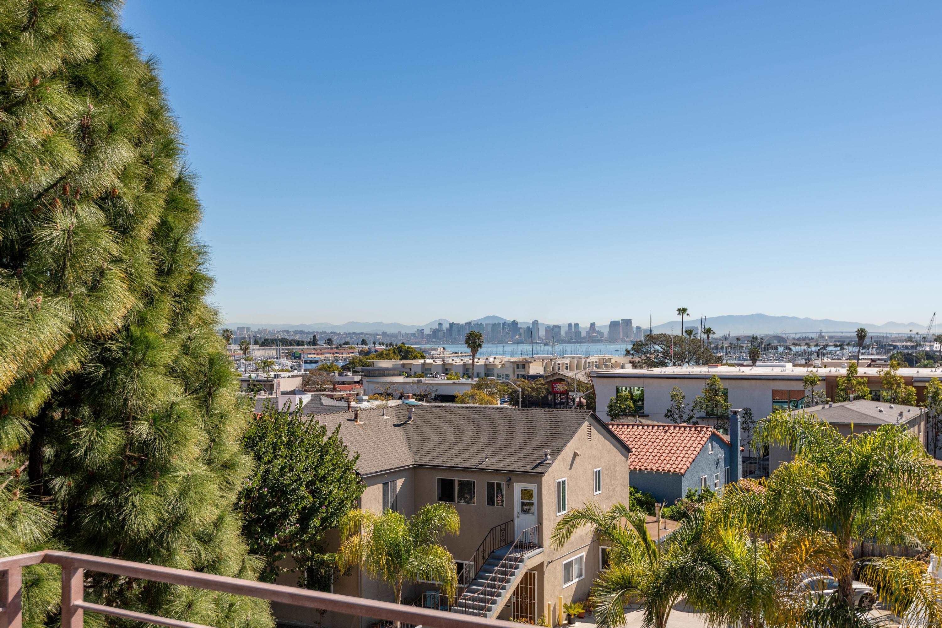 Detail Gallery Image 4 of 40 For 1122  Locust St, San Diego,  CA 92106 - 3 Beds | 2 Baths