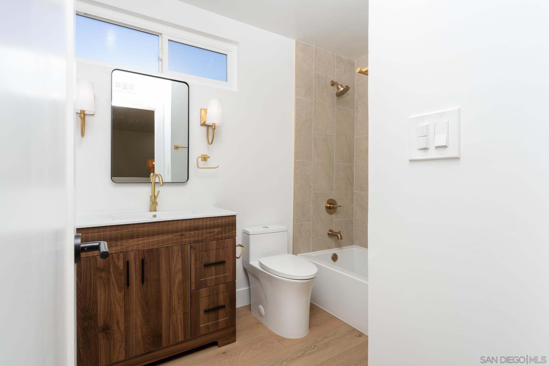 Detail Gallery Image 12 of 42 For 8875  Alphecca Way, San Diego,  CA 92126 - 5 Beds | 2/1 Baths