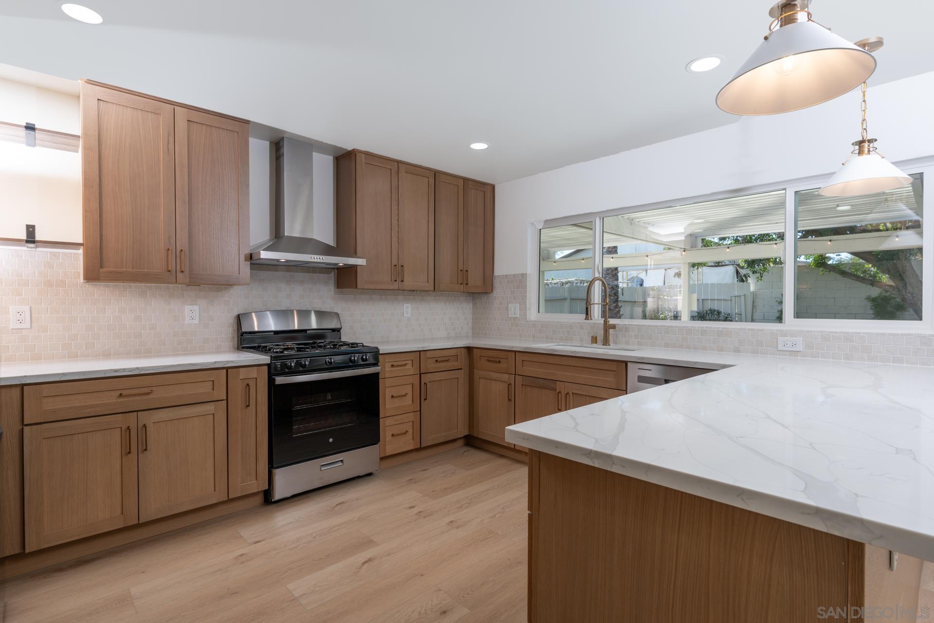 Detail Gallery Image 5 of 42 For 8875  Alphecca Way, San Diego,  CA 92126 - 5 Beds | 2/1 Baths