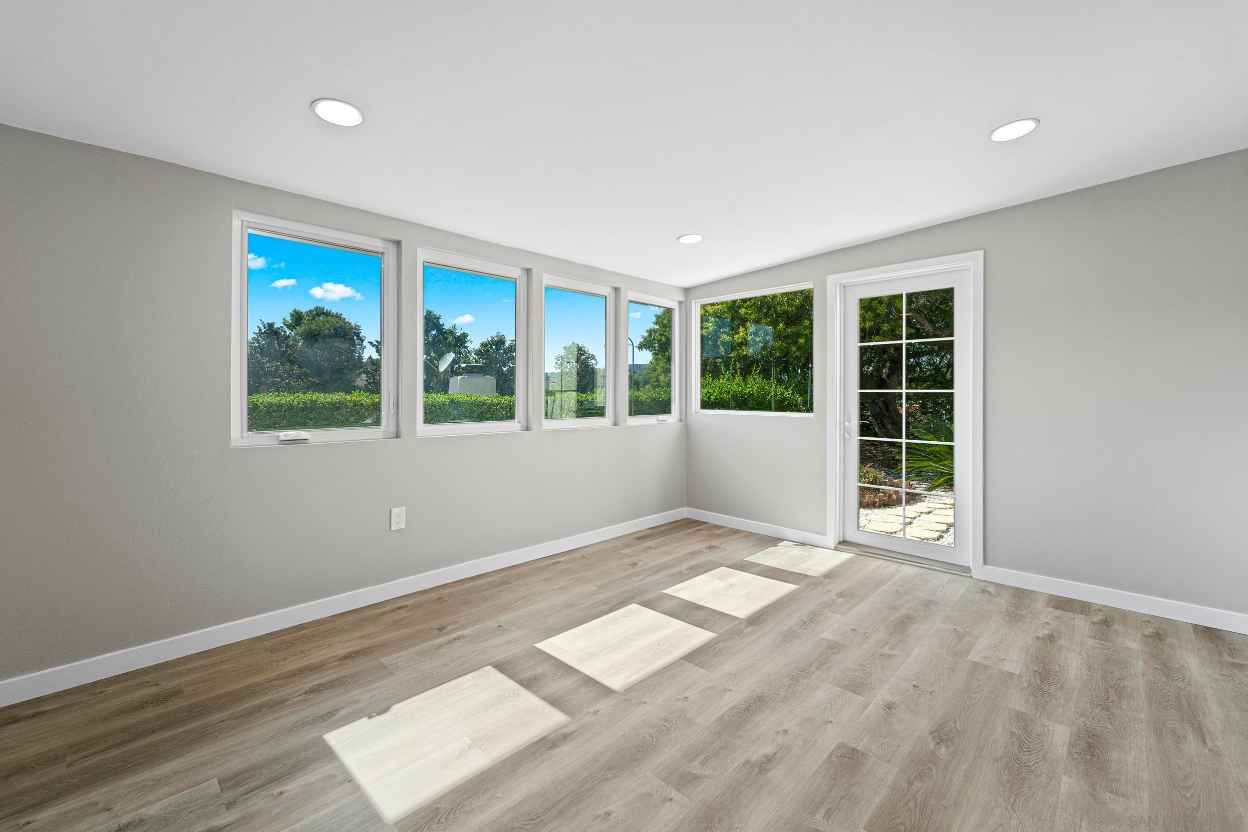 Detail Gallery Image 12 of 35 For 12424  Rios Road, San Diego,  CA 92128 - 2 Beds | 2 Baths