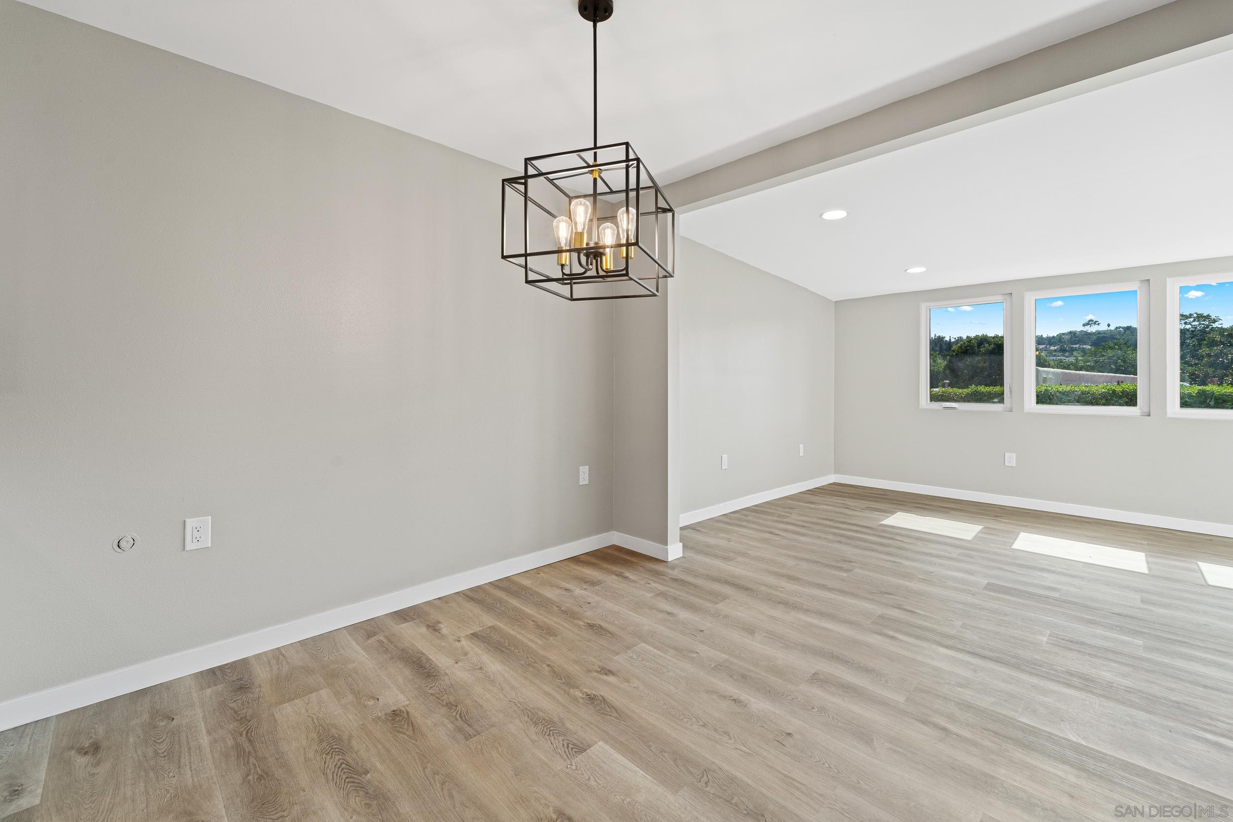 Detail Gallery Image 13 of 35 For 12424  Rios Road, San Diego,  CA 92128 - 2 Beds | 2 Baths