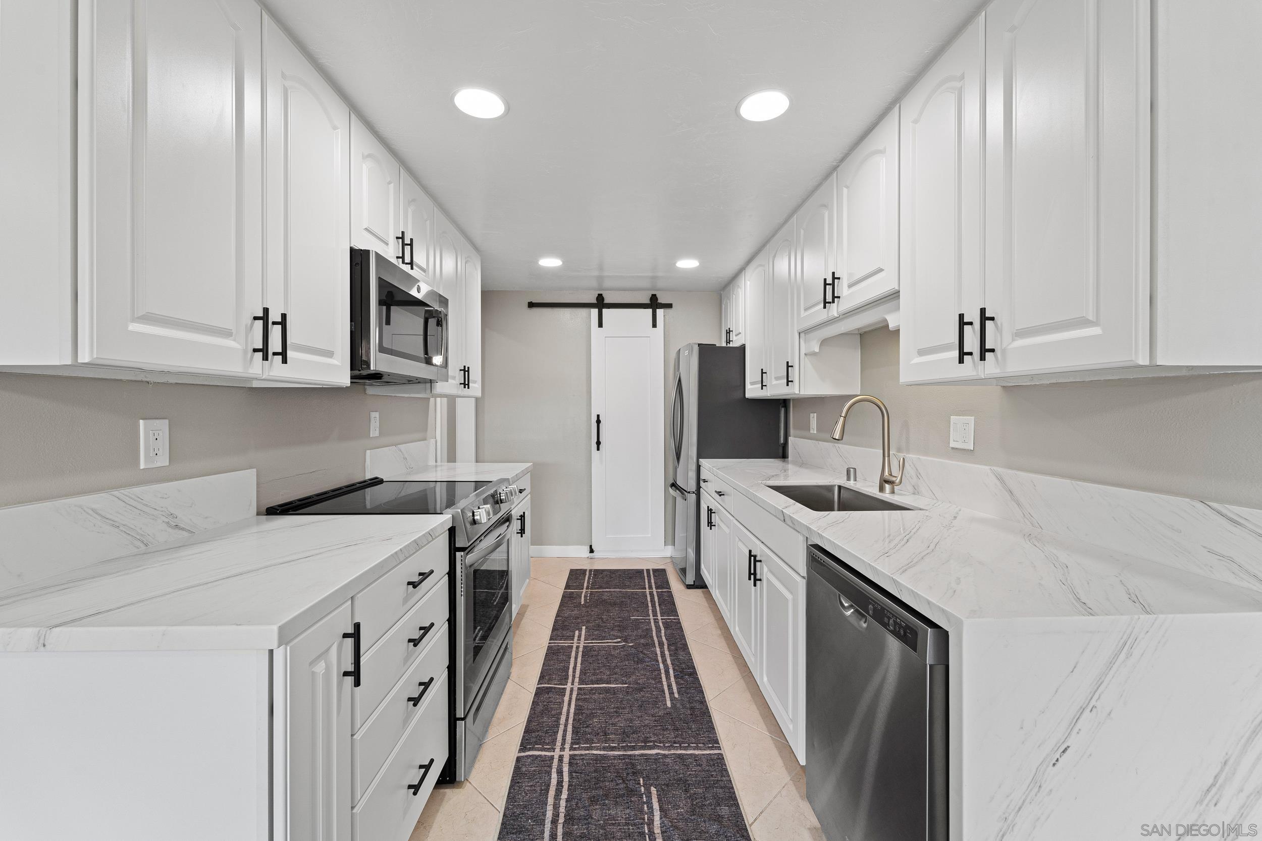 Detail Gallery Image 15 of 35 For 12424  Rios Road, San Diego,  CA 92128 - 2 Beds | 2 Baths