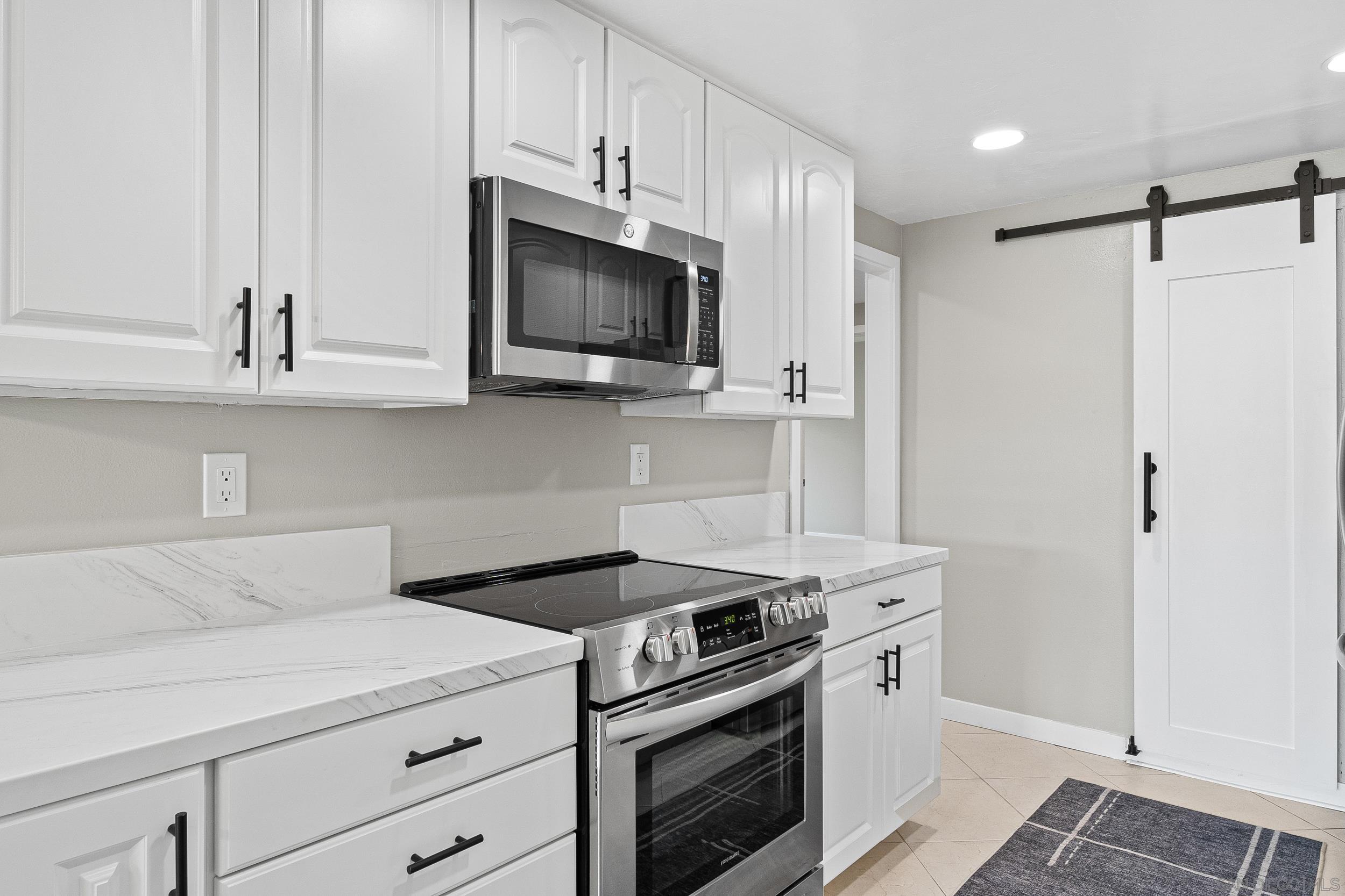 Detail Gallery Image 16 of 35 For 12424  Rios Road, San Diego,  CA 92128 - 2 Beds | 2 Baths