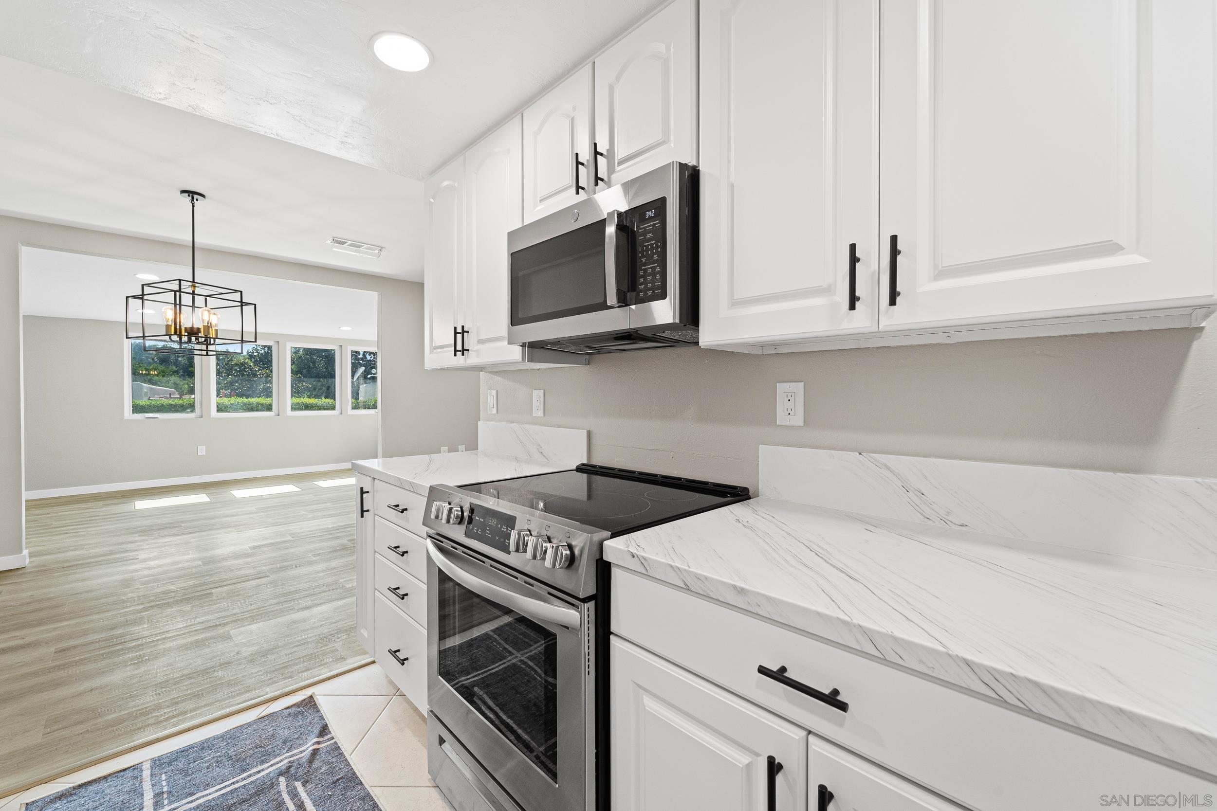 Detail Gallery Image 17 of 35 For 12424  Rios Road, San Diego,  CA 92128 - 2 Beds | 2 Baths