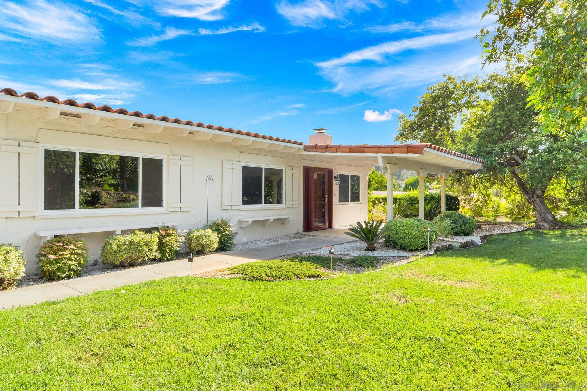 Detail Gallery Image 3 of 35 For 12424  Rios Road, San Diego,  CA 92128 - 2 Beds | 2 Baths