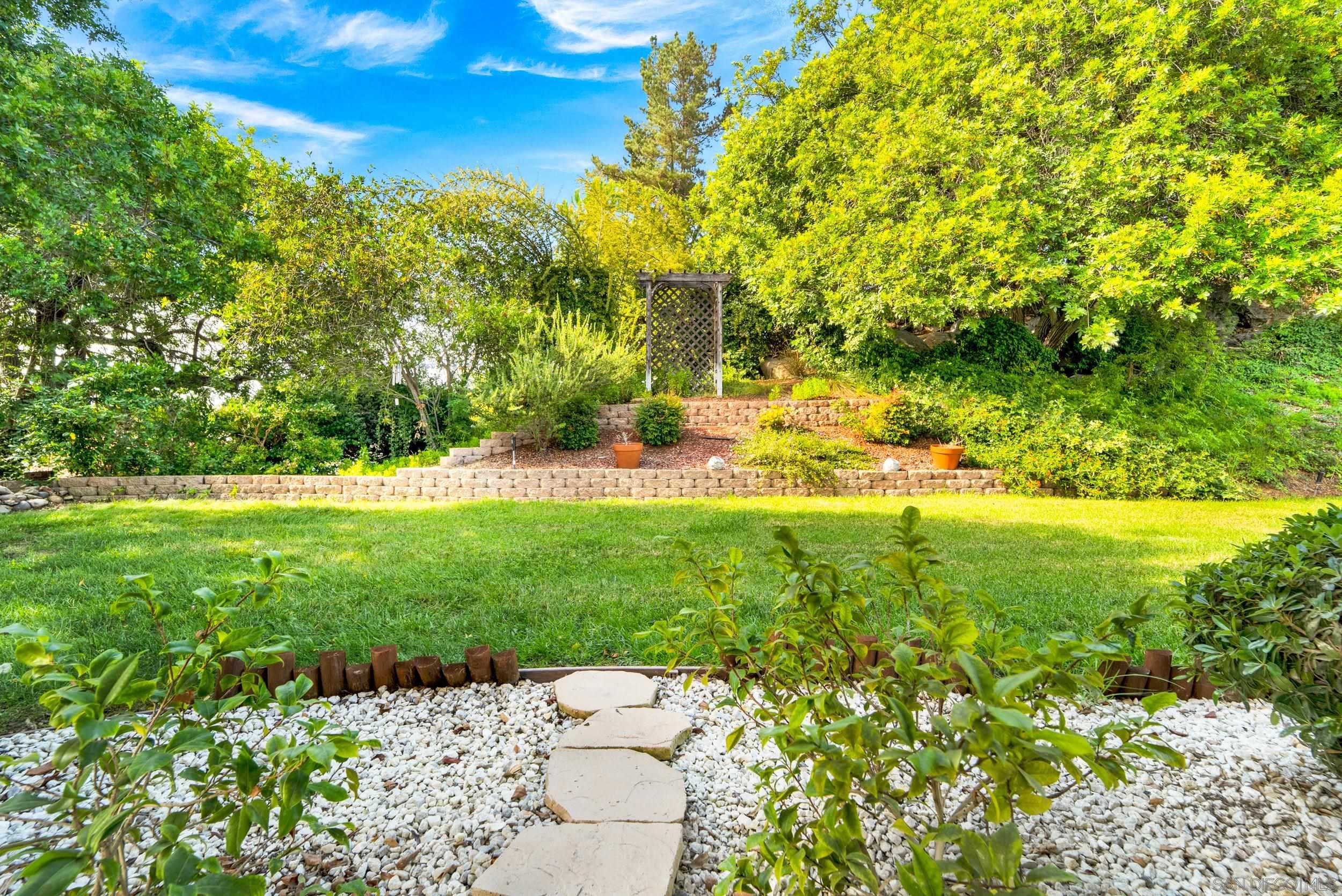 Detail Gallery Image 26 of 35 For 12424  Rios Road, San Diego,  CA 92128 - 2 Beds | 2 Baths