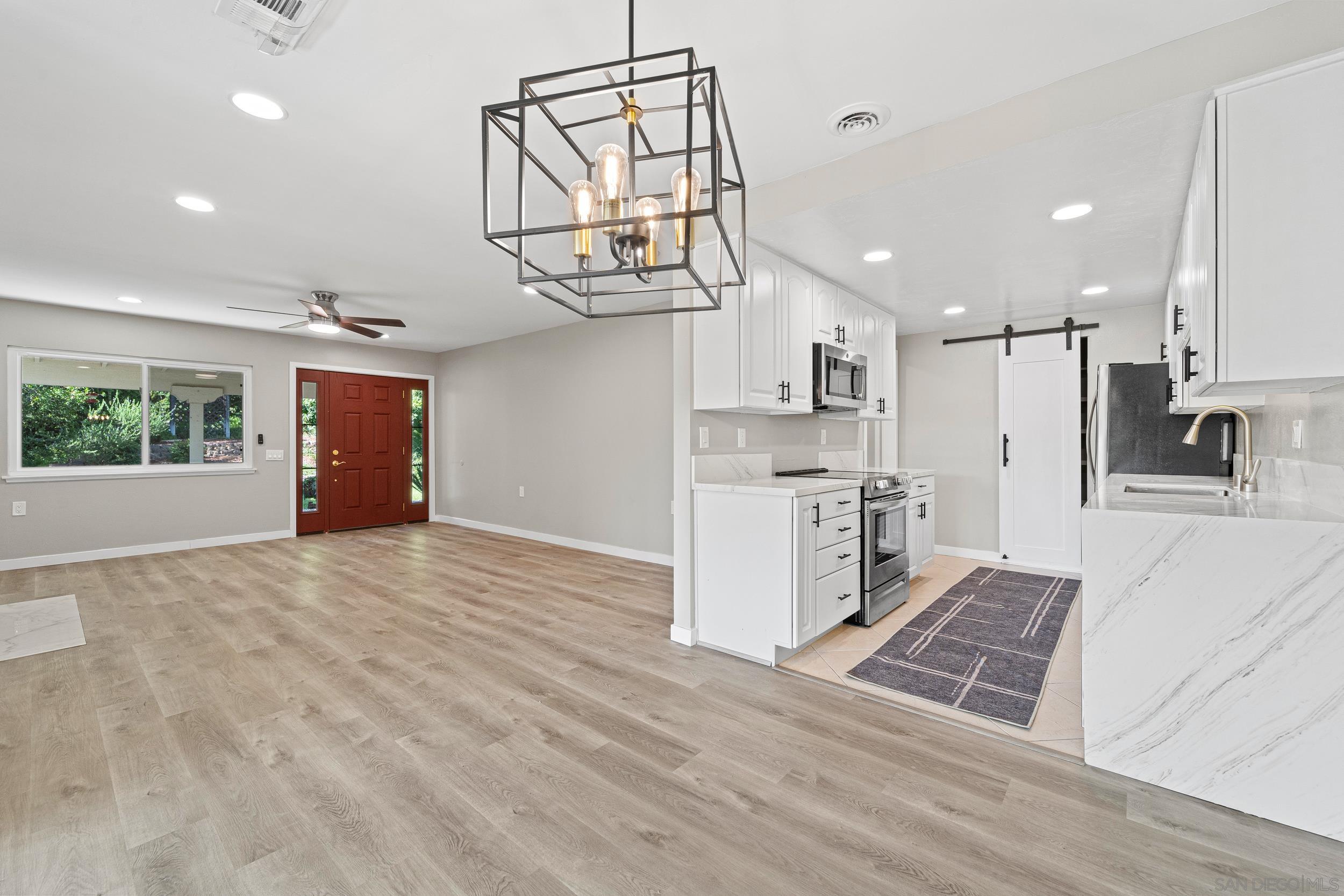 Detail Gallery Image 9 of 35 For 12424  Rios Road, San Diego,  CA 92128 - 2 Beds | 2 Baths