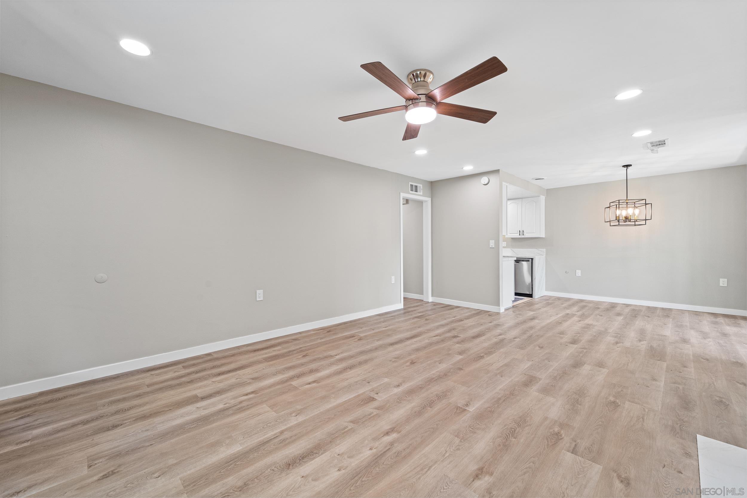 Detail Gallery Image 10 of 35 For 12424  Rios Road, San Diego,  CA 92128 - 2 Beds | 2 Baths