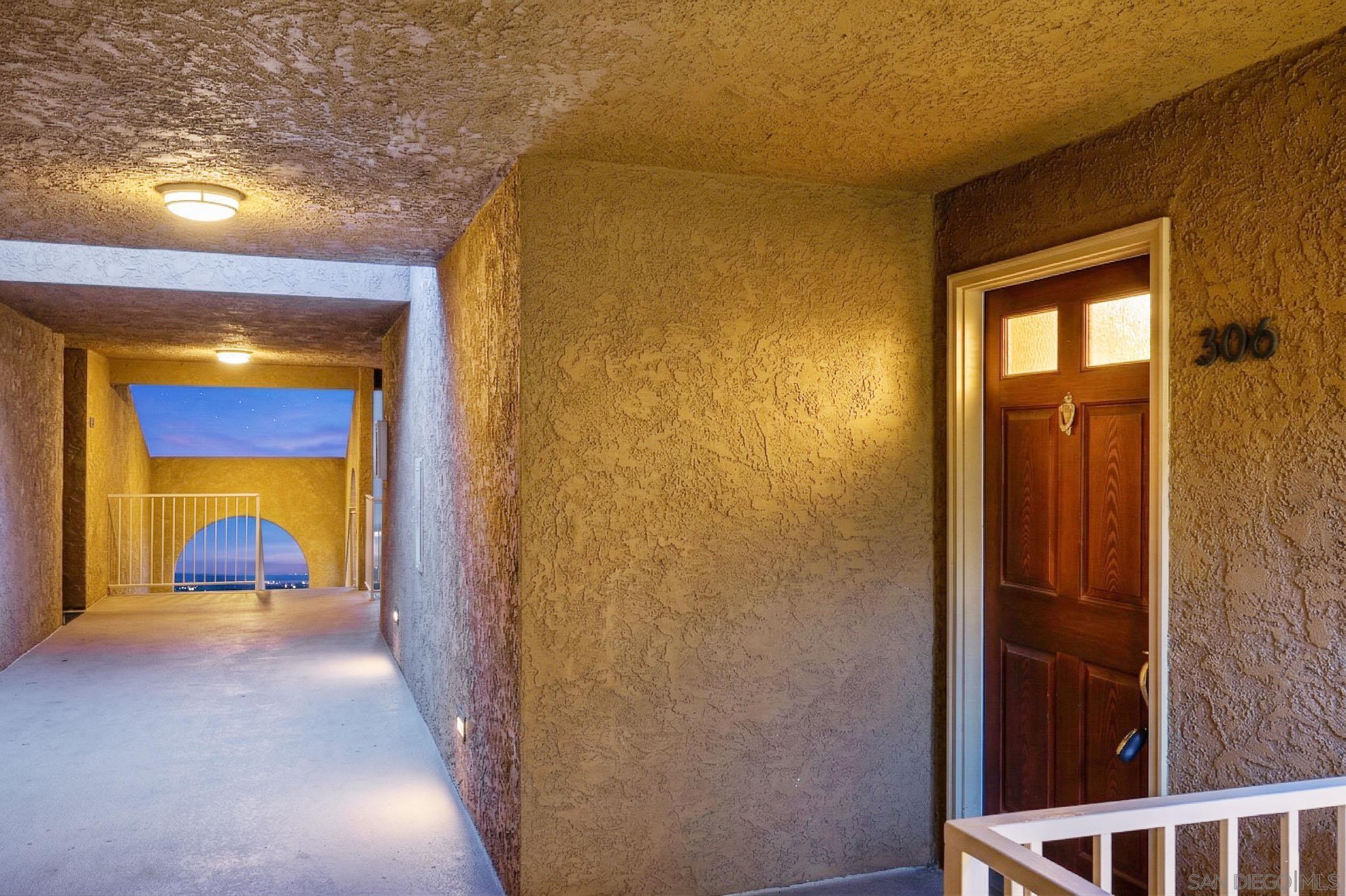 Detail Gallery Image 3 of 53 For 2275  Del Mar Way  #306,  Corona,  CA 92882 - 1 Beds | 1 Baths