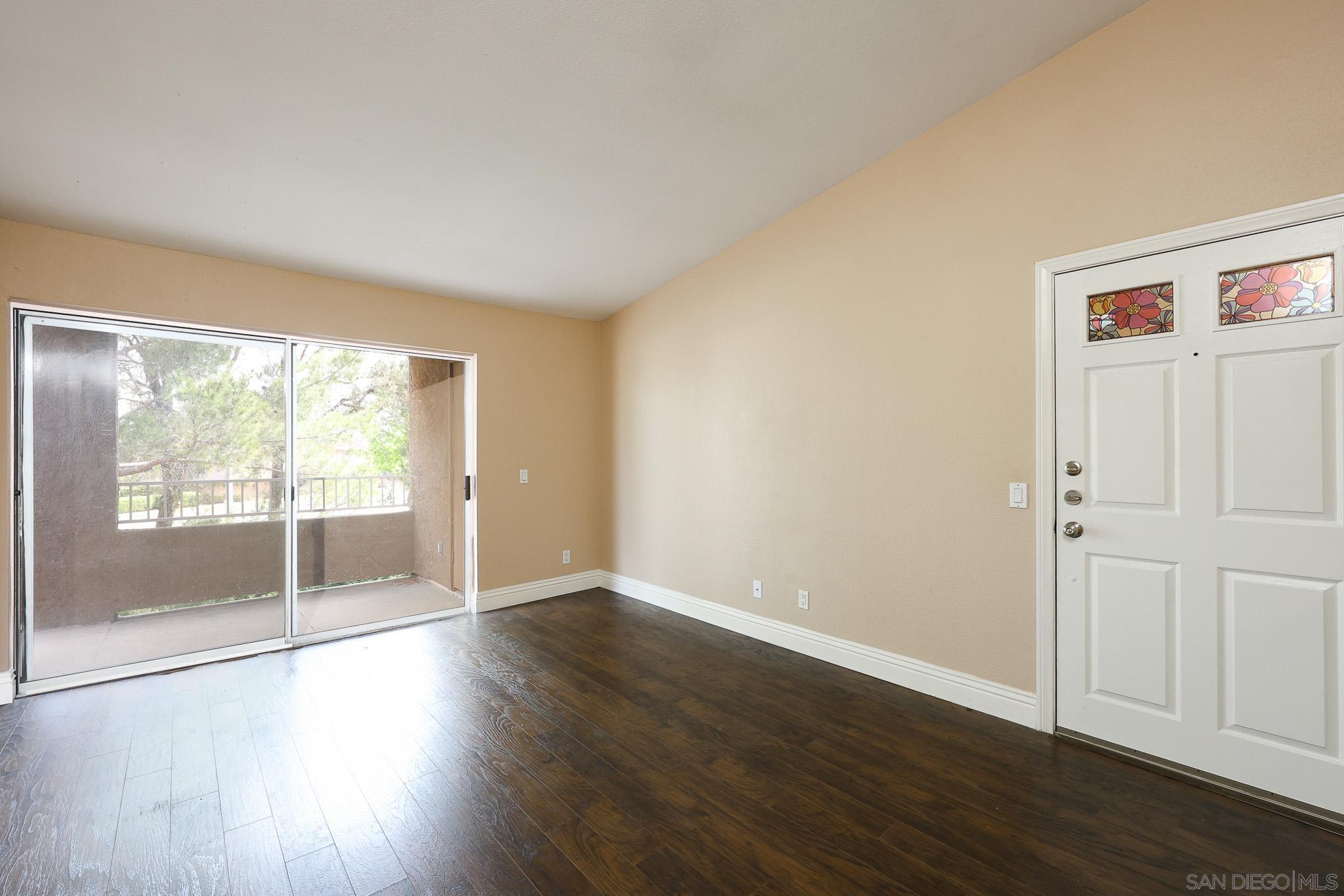 Detail Gallery Image 5 of 53 For 2275  Del Mar Way  #306,  Corona,  CA 92882 - 1 Beds | 1 Baths