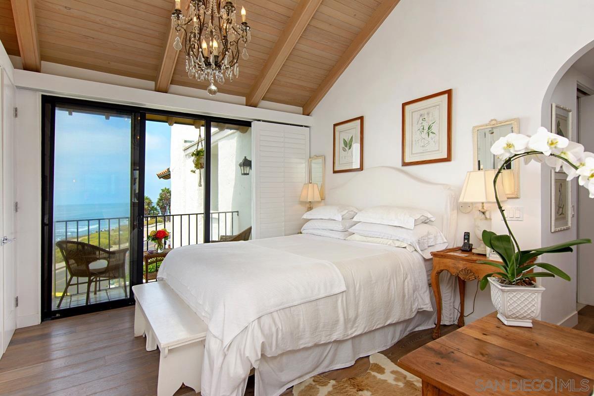 Detail Gallery Image 11 of 20 For 303  Coast  3, La Jolla,  CA 92037 - 3 Beds | 2/1 Baths