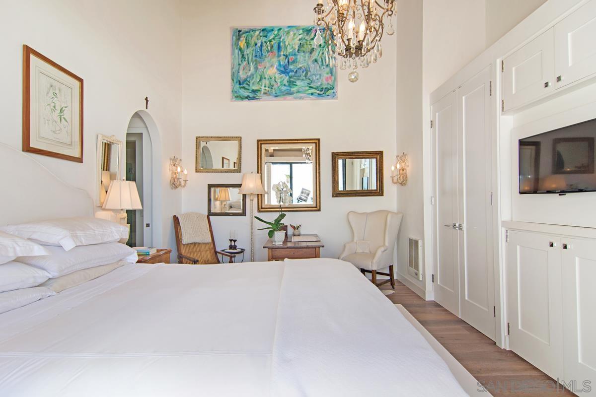 Detail Gallery Image 14 of 20 For 303  Coast  3, La Jolla,  CA 92037 - 3 Beds | 2/1 Baths