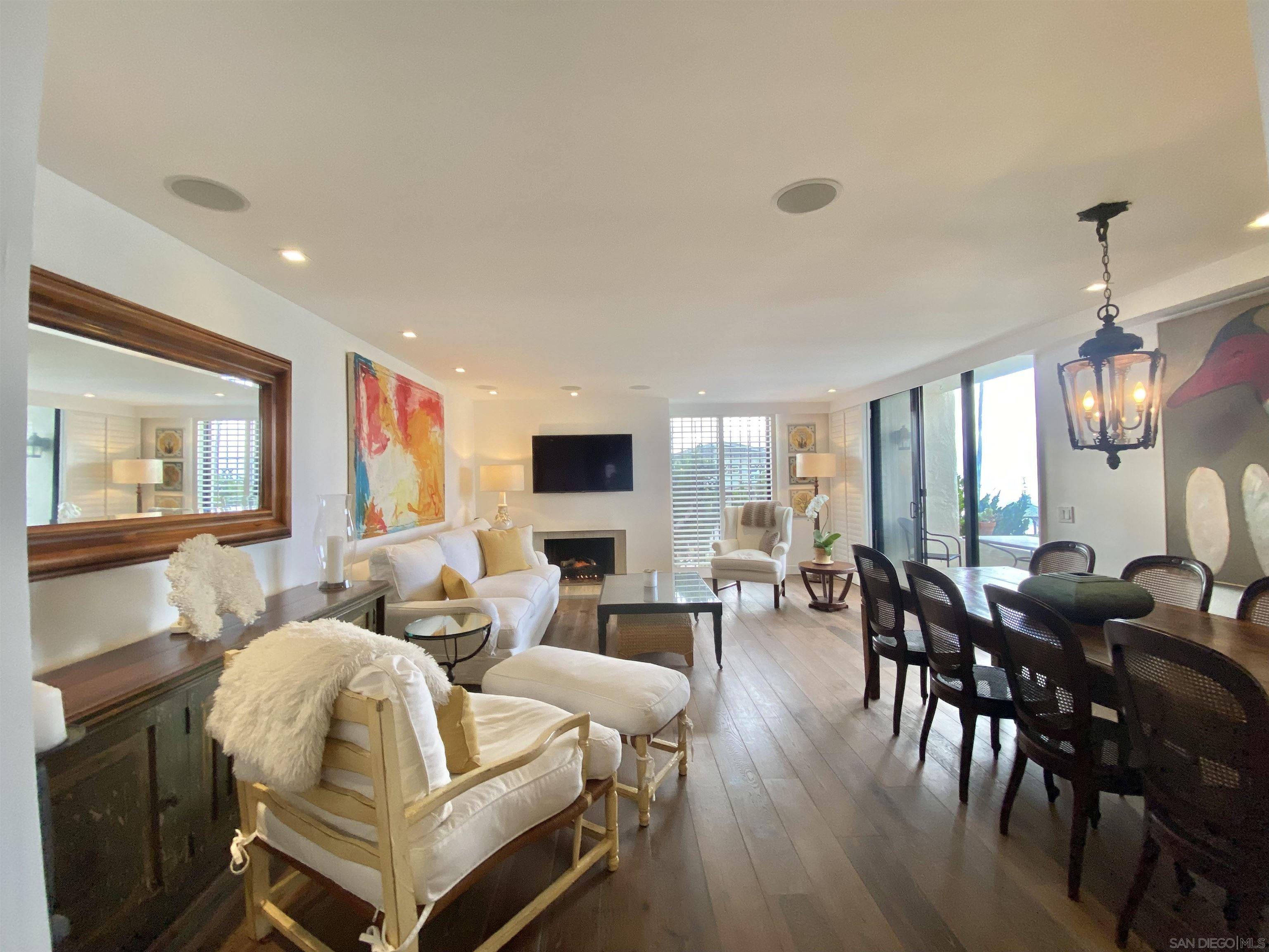 Detail Gallery Image 4 of 20 For 303  Coast  3, La Jolla,  CA 92037 - 3 Beds | 2/1 Baths