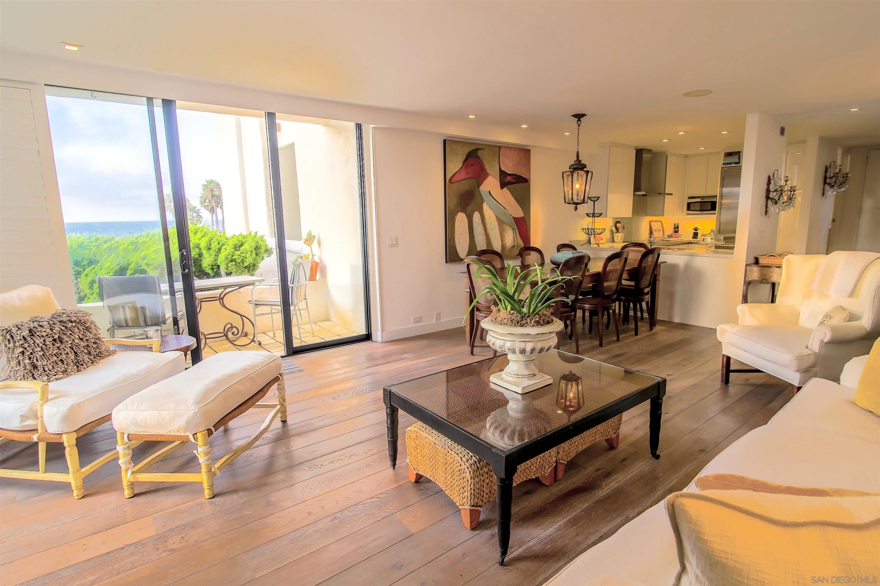 Detail Gallery Image 5 of 20 For 303  Coast  3, La Jolla,  CA 92037 - 3 Beds | 2/1 Baths