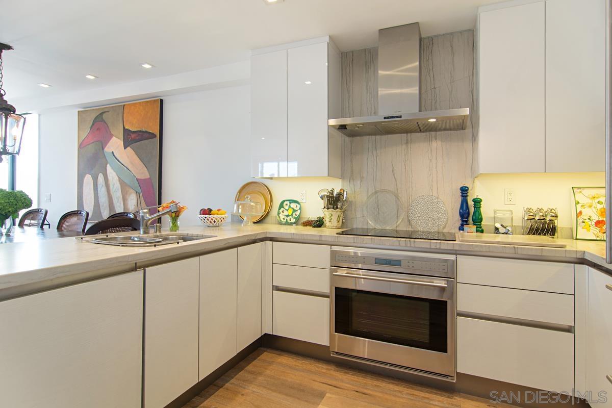 Detail Gallery Image 8 of 20 For 303  Coast  3, La Jolla,  CA 92037 - 3 Beds | 2/1 Baths