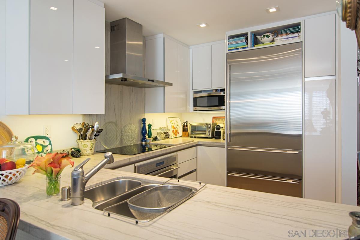 Detail Gallery Image 9 of 20 For 303  Coast  3, La Jolla,  CA 92037 - 3 Beds | 2/1 Baths