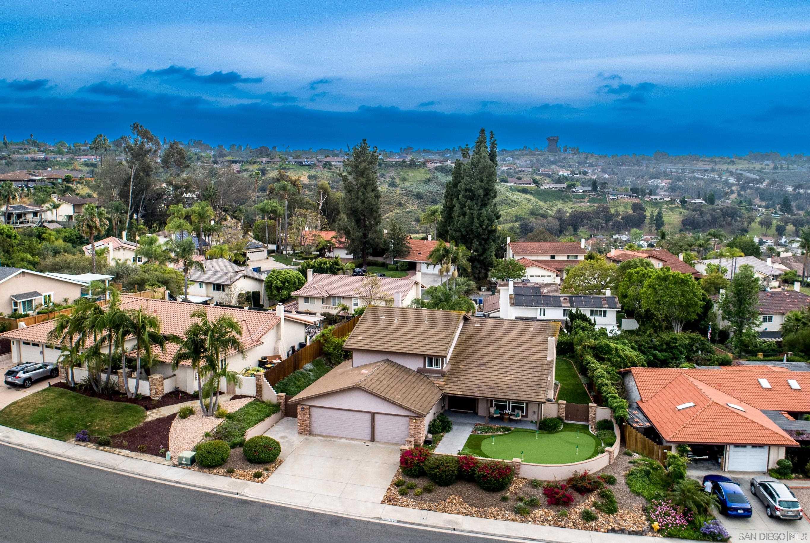 Detail Gallery Image 4 of 37 For 1820  Hacienda Drive, El Cajon,  CA 92020 - 6 Beds | 3 Baths