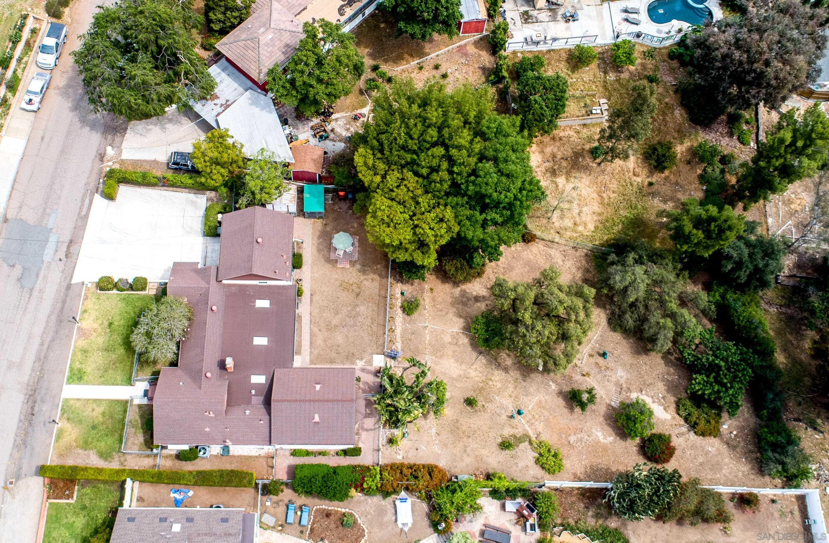 Detail Gallery Image 2 of 32 For 1787  Galway Place, El Cajon,  CA 92020 - 3 Beds | 3 Baths