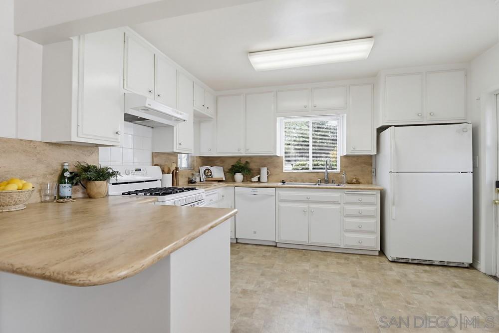 Detail Gallery Image 11 of 32 For 1787  Galway Place, El Cajon,  CA 92020 - 3 Beds | 3 Baths