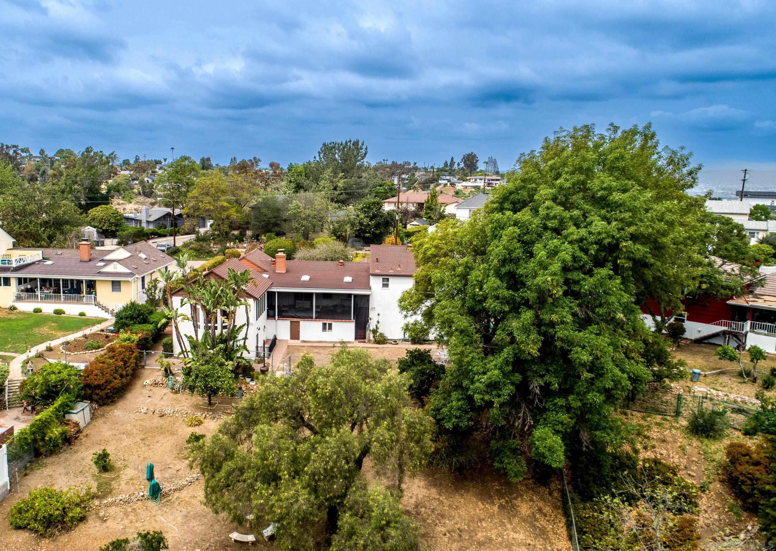 Detail Gallery Image 4 of 32 For 1787  Galway Place, El Cajon,  CA 92020 - 3 Beds | 3 Baths