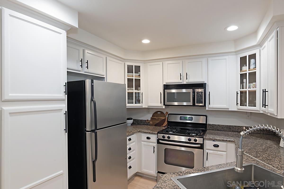 Detail Gallery Image 8 of 27 For 12588  Carmel Creek Rd  33, San Diego,  CA 92130 - 1 Beds | 1 Baths