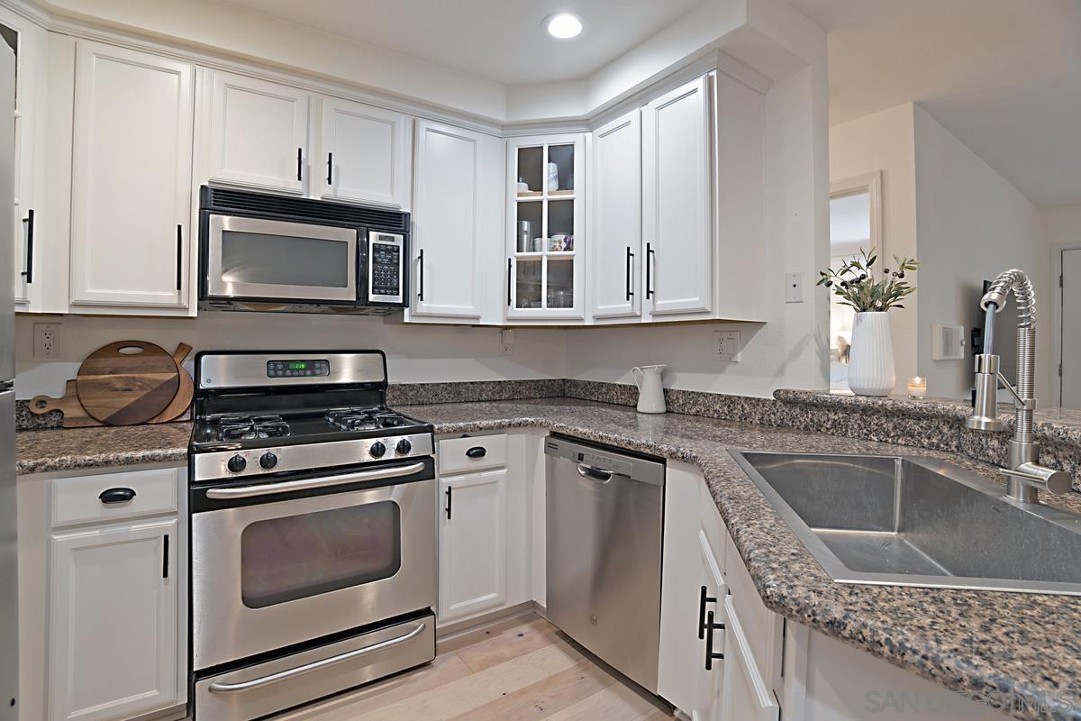 Detail Gallery Image 9 of 27 For 12588  Carmel Creek Rd  33, San Diego,  CA 92130 - 1 Beds | 1 Baths