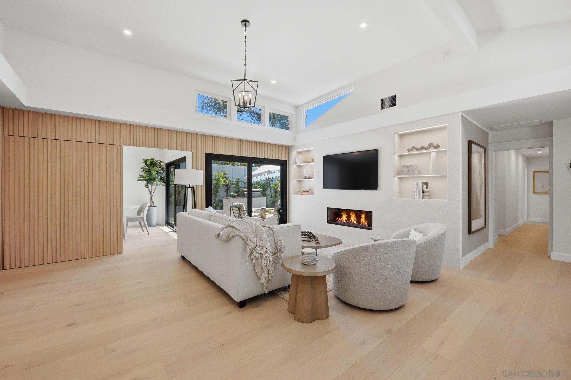 Detail Gallery Image 3 of 45 For 701  Balboa Ave, Coronado,  CA 92118 - 4 Beds | 4 Baths