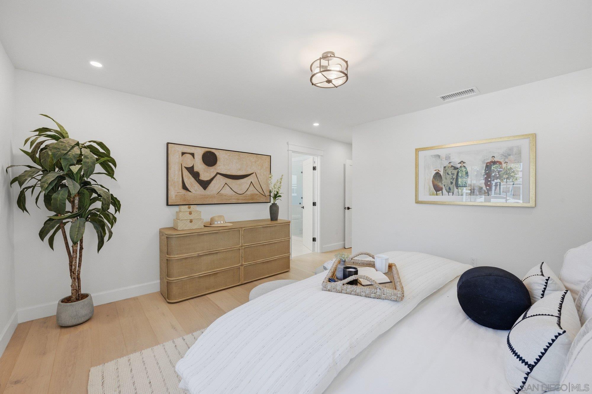 Detail Gallery Image 22 of 45 For 701  Balboa Ave, Coronado,  CA 92118 - 4 Beds | 4 Baths