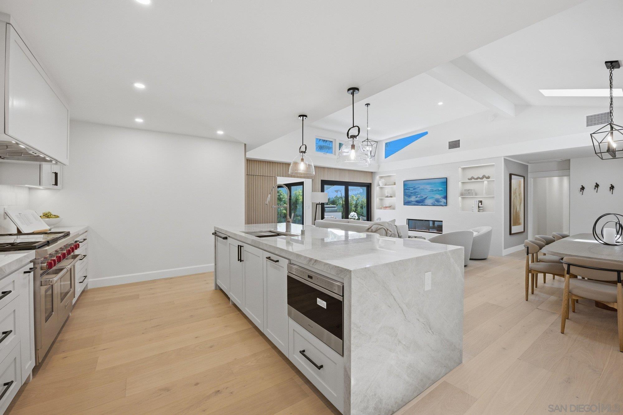 Detail Gallery Image 6 of 45 For 701  Balboa Ave, Coronado,  CA 92118 - 4 Beds | 4 Baths