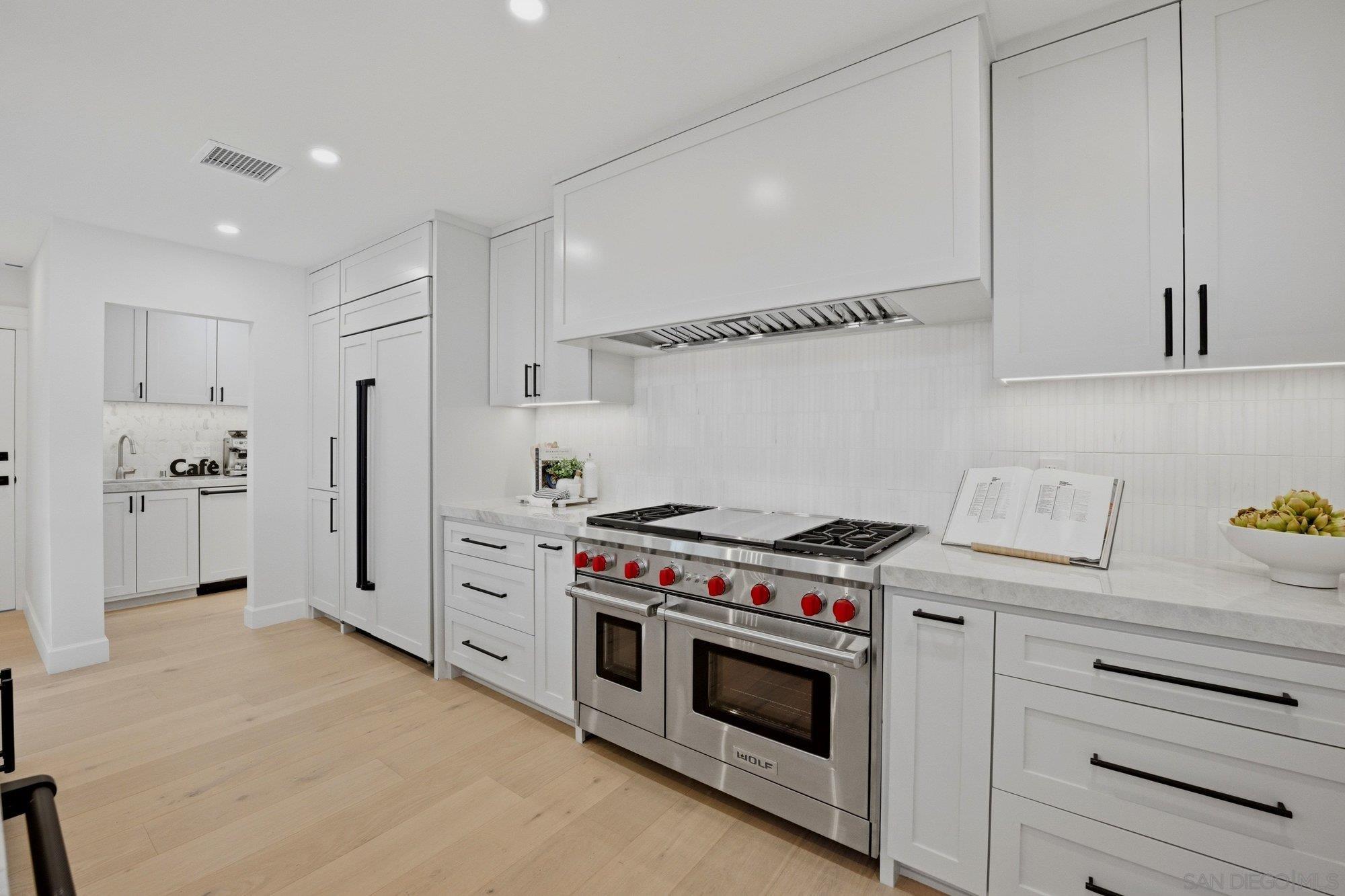 Detail Gallery Image 7 of 45 For 701  Balboa Ave, Coronado,  CA 92118 - 4 Beds | 4 Baths