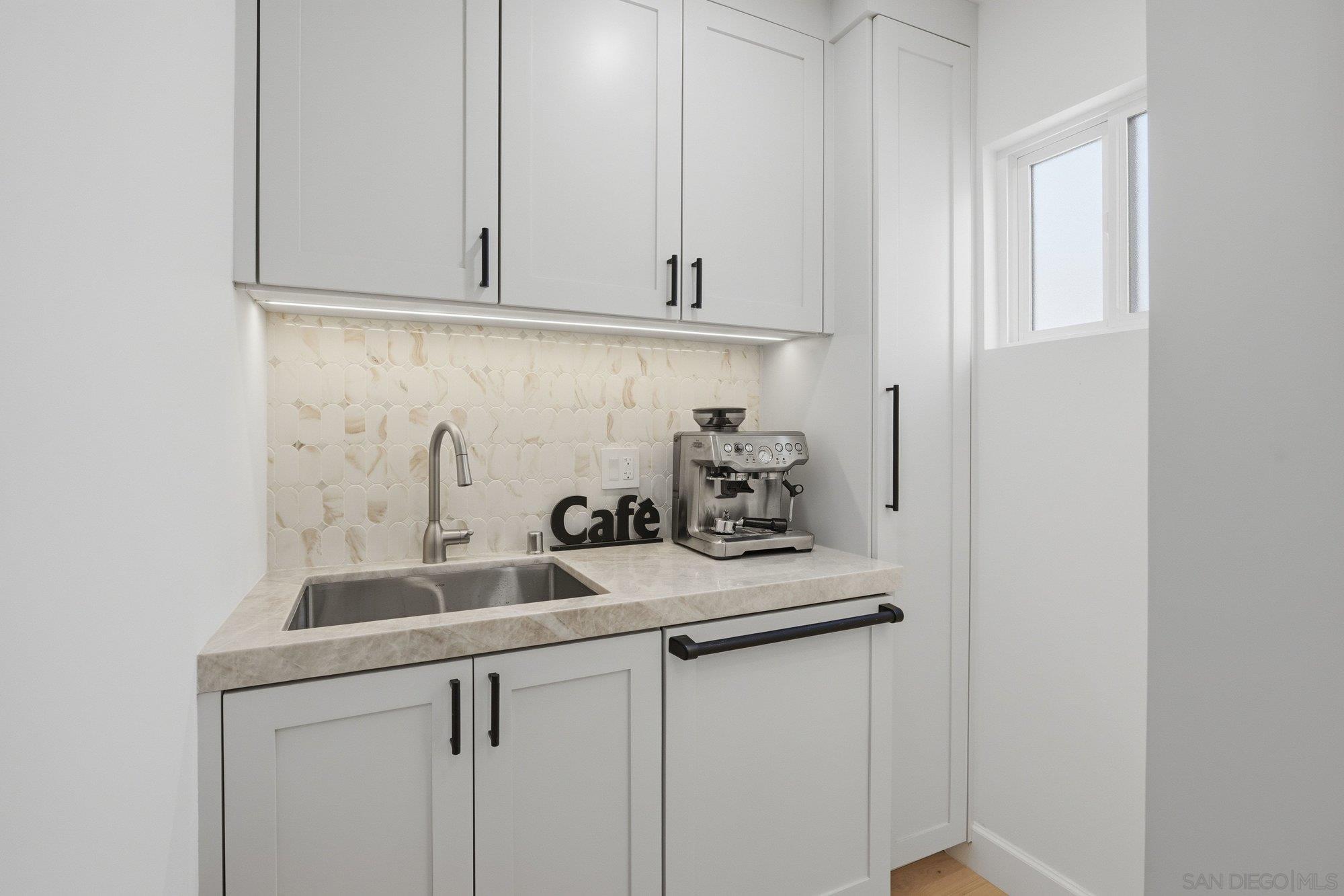 Detail Gallery Image 9 of 45 For 701  Balboa Ave, Coronado,  CA 92118 - 4 Beds | 4 Baths