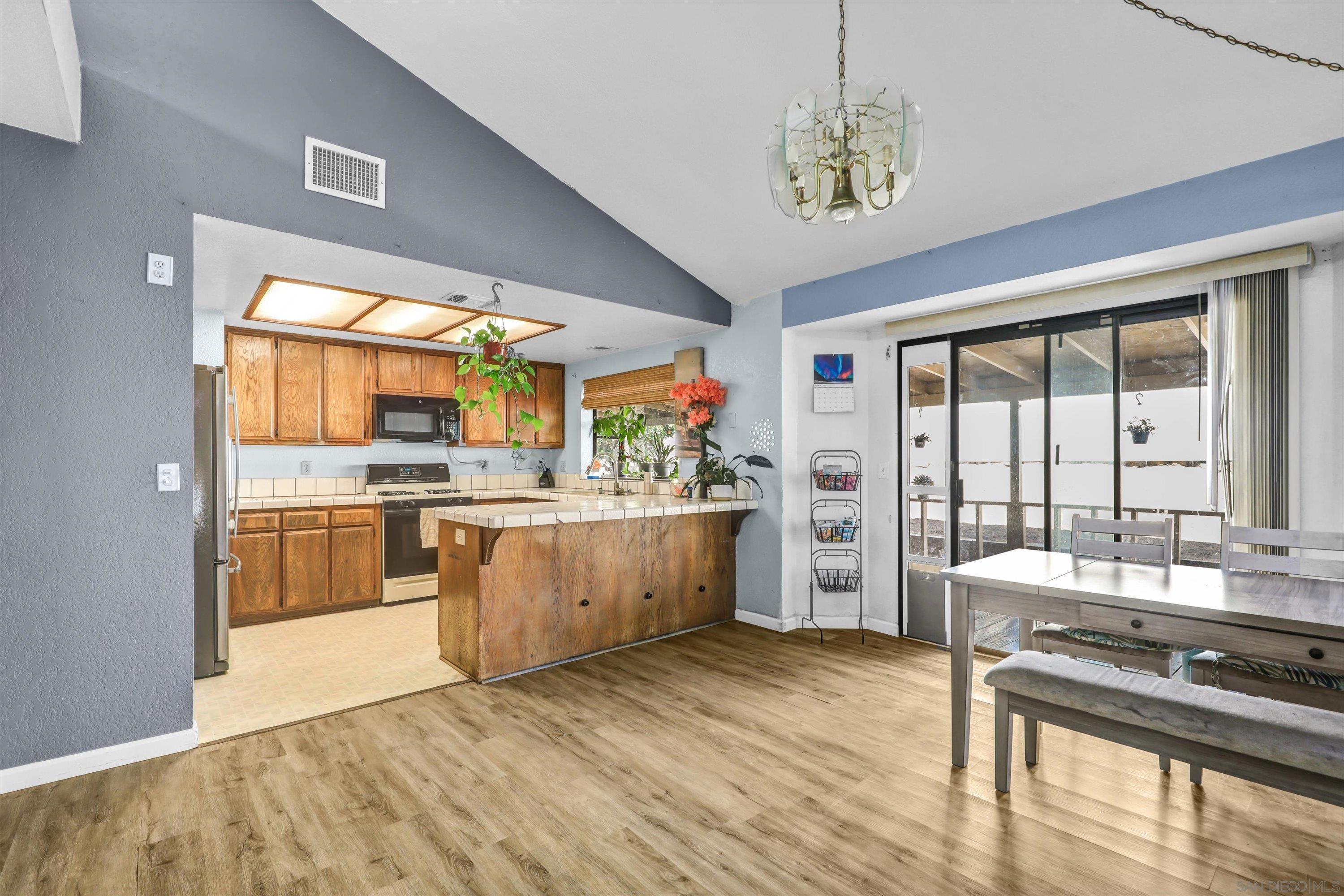 Detail Gallery Image 6 of 19 For 8529  Snow White, El Cajon,  CA 92021 - 3 Beds | 2 Baths