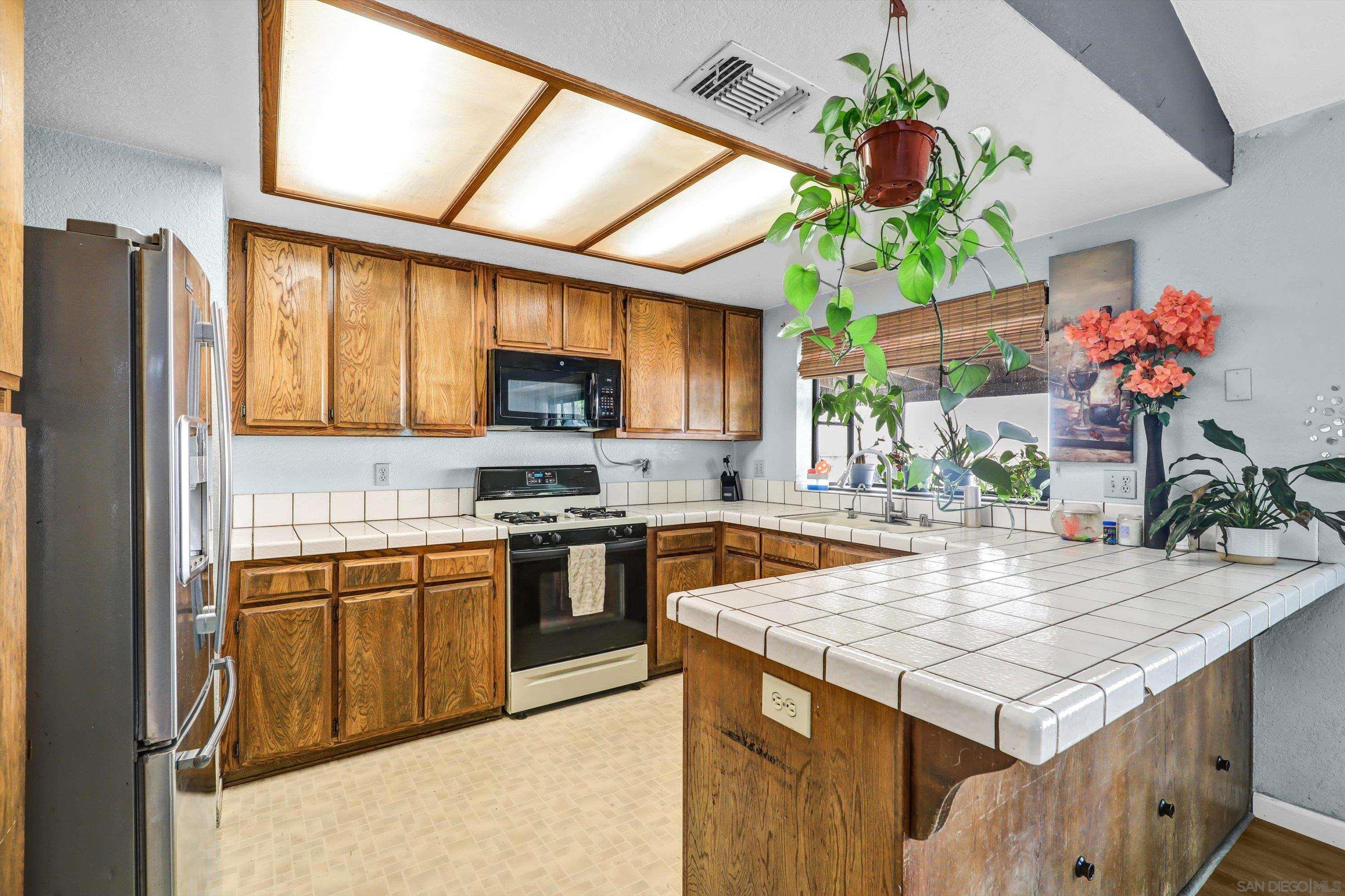 Detail Gallery Image 7 of 19 For 8529  Snow White, El Cajon,  CA 92021 - 3 Beds | 2 Baths