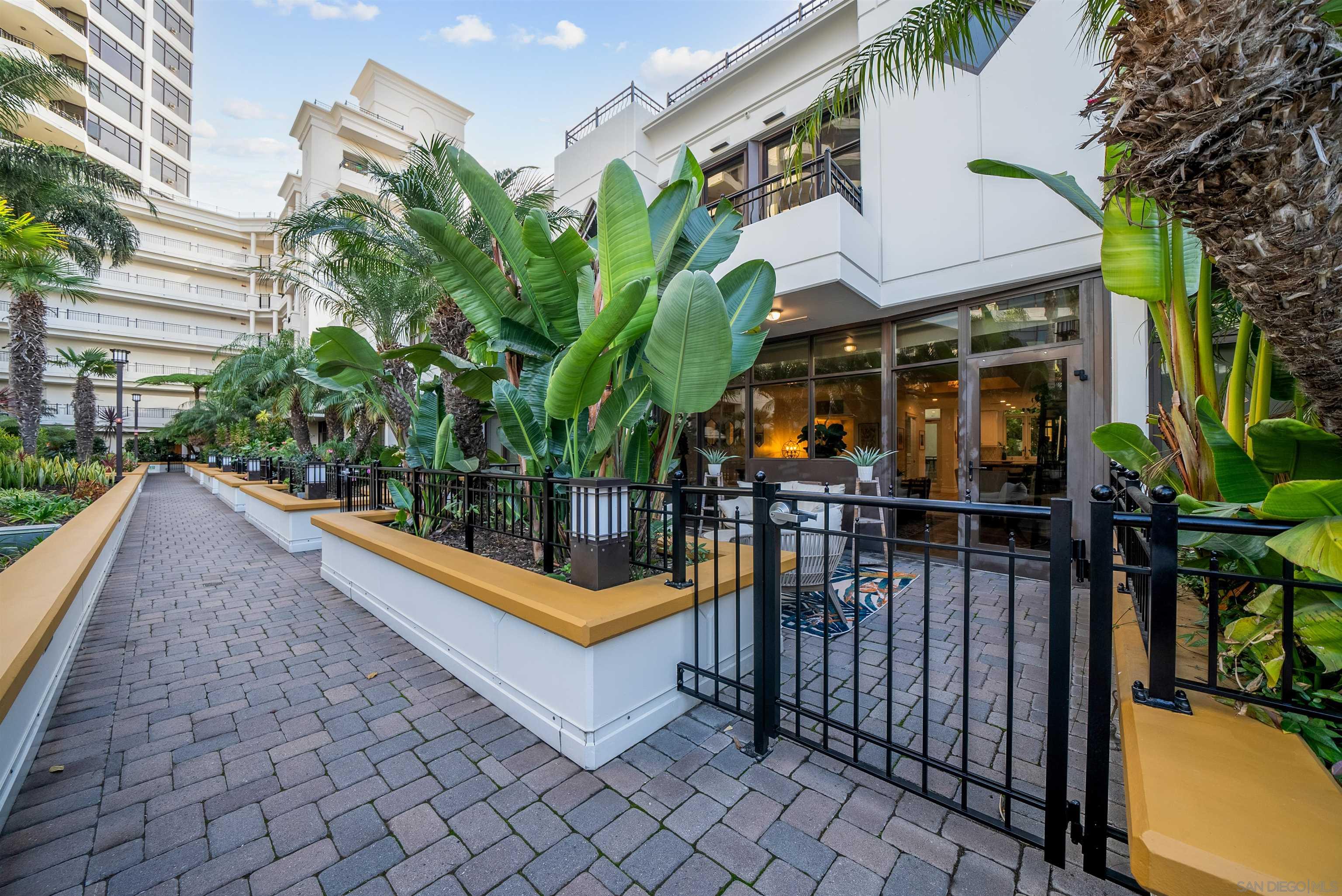 Detail Gallery Image 2 of 64 For 700 W Harbor Drive  Th5,  San Diego,  CA 92101 - 3 Beds | 3/1 Baths