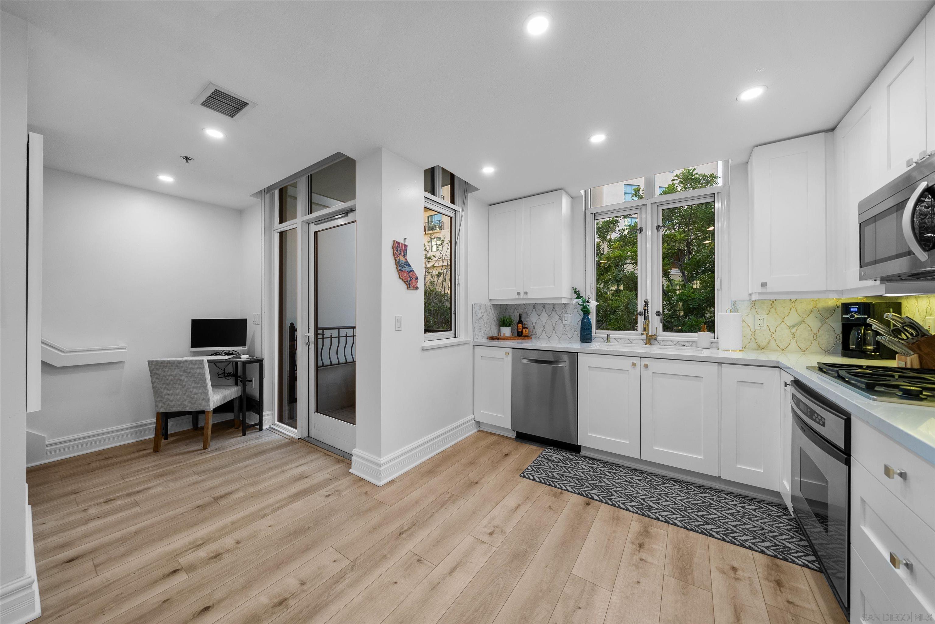 Detail Gallery Image 21 of 64 For 700 W Harbor Drive  Th5,  San Diego,  CA 92101 - 3 Beds | 3/1 Baths