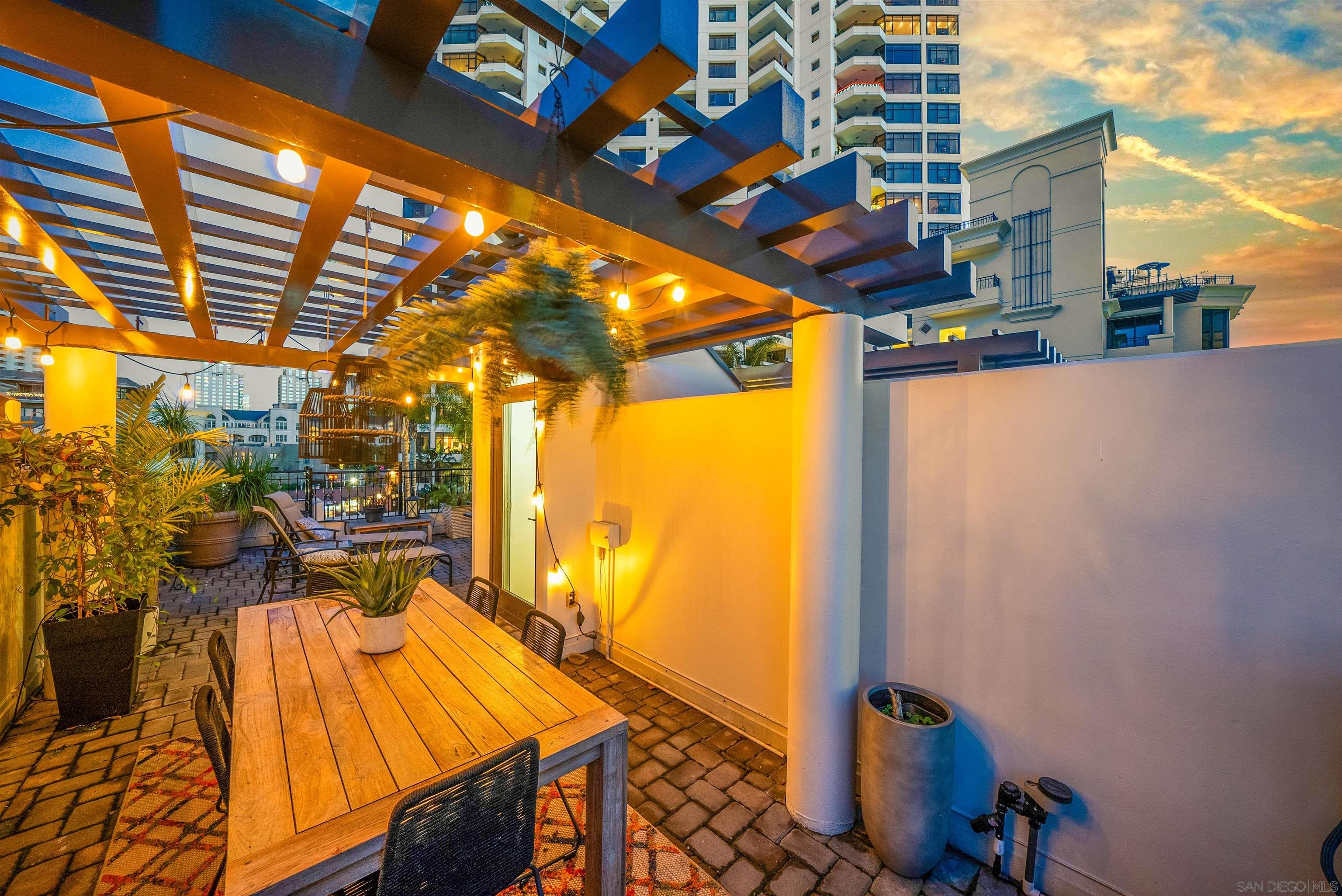 Detail Gallery Image 39 of 64 For 700 W Harbor Drive  Th5,  San Diego,  CA 92101 - 3 Beds | 3/1 Baths