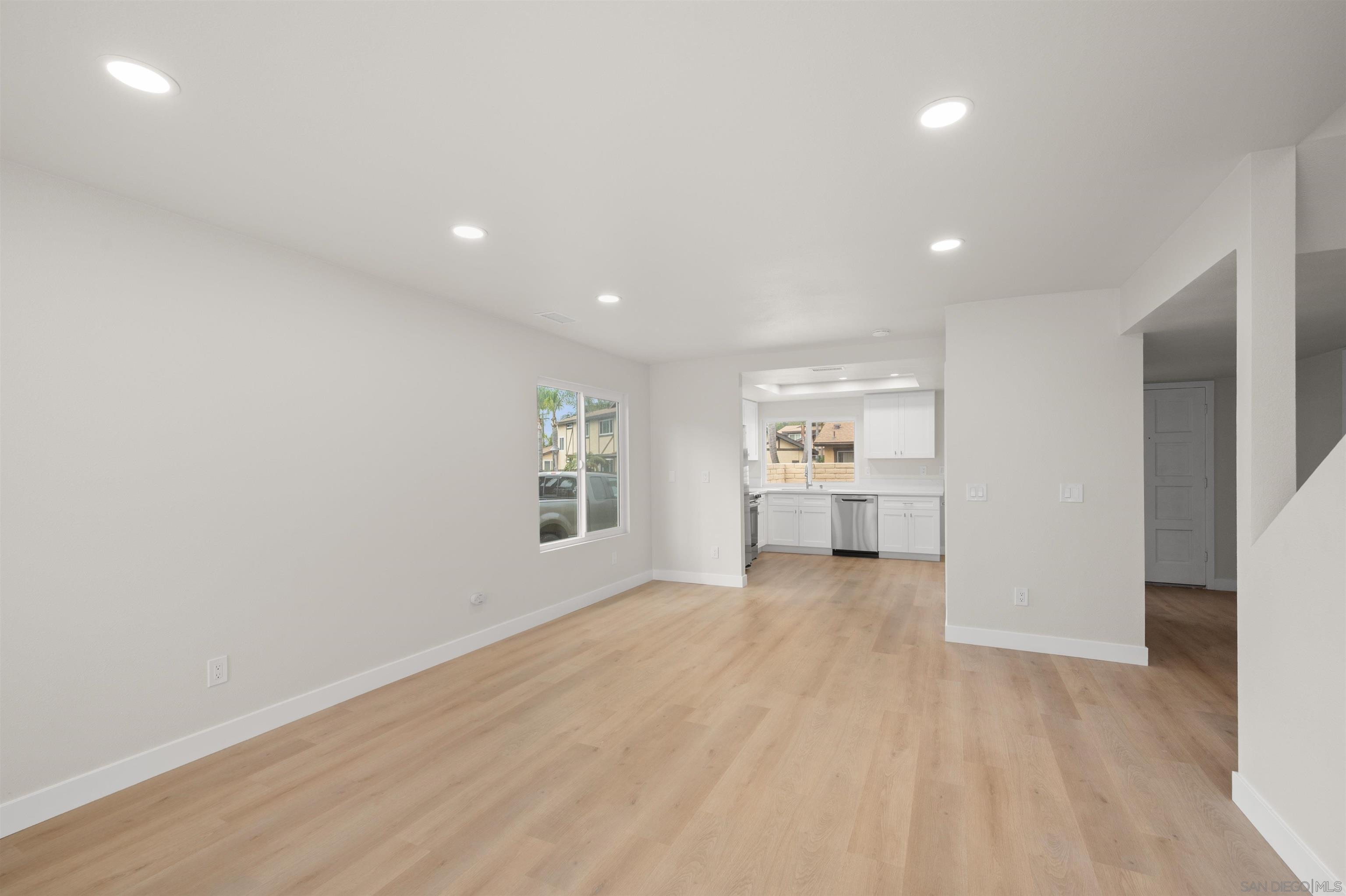 Detail Gallery Image 11 of 38 For 75  Third Avenue  #20,  Chula Vista,  CA 91910 - 3 Beds | 2 Baths