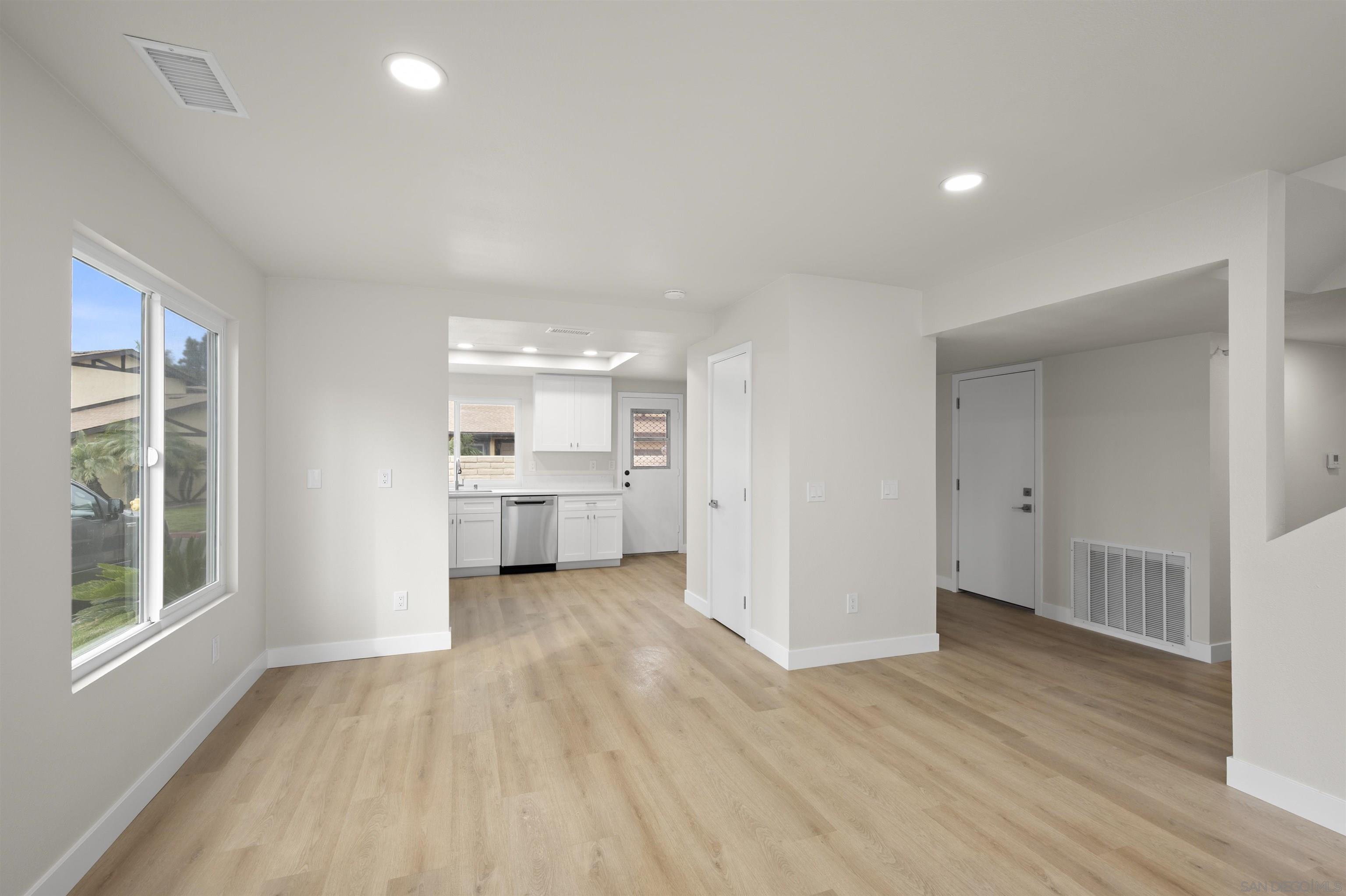 Detail Gallery Image 12 of 38 For 75  Third Avenue  #20,  Chula Vista,  CA 91910 - 3 Beds | 2 Baths