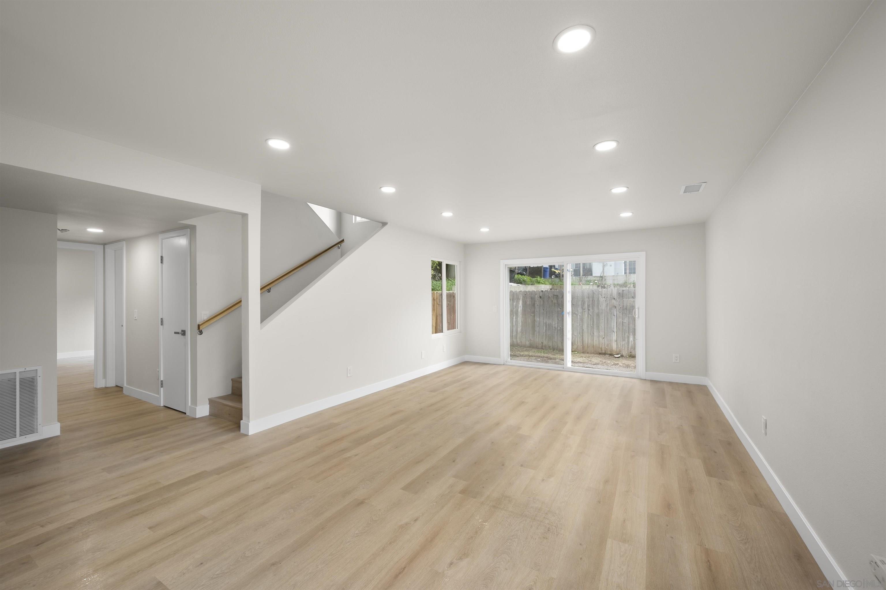 Detail Gallery Image 6 of 38 For 75  Third Avenue  #20,  Chula Vista,  CA 91910 - 3 Beds | 2 Baths