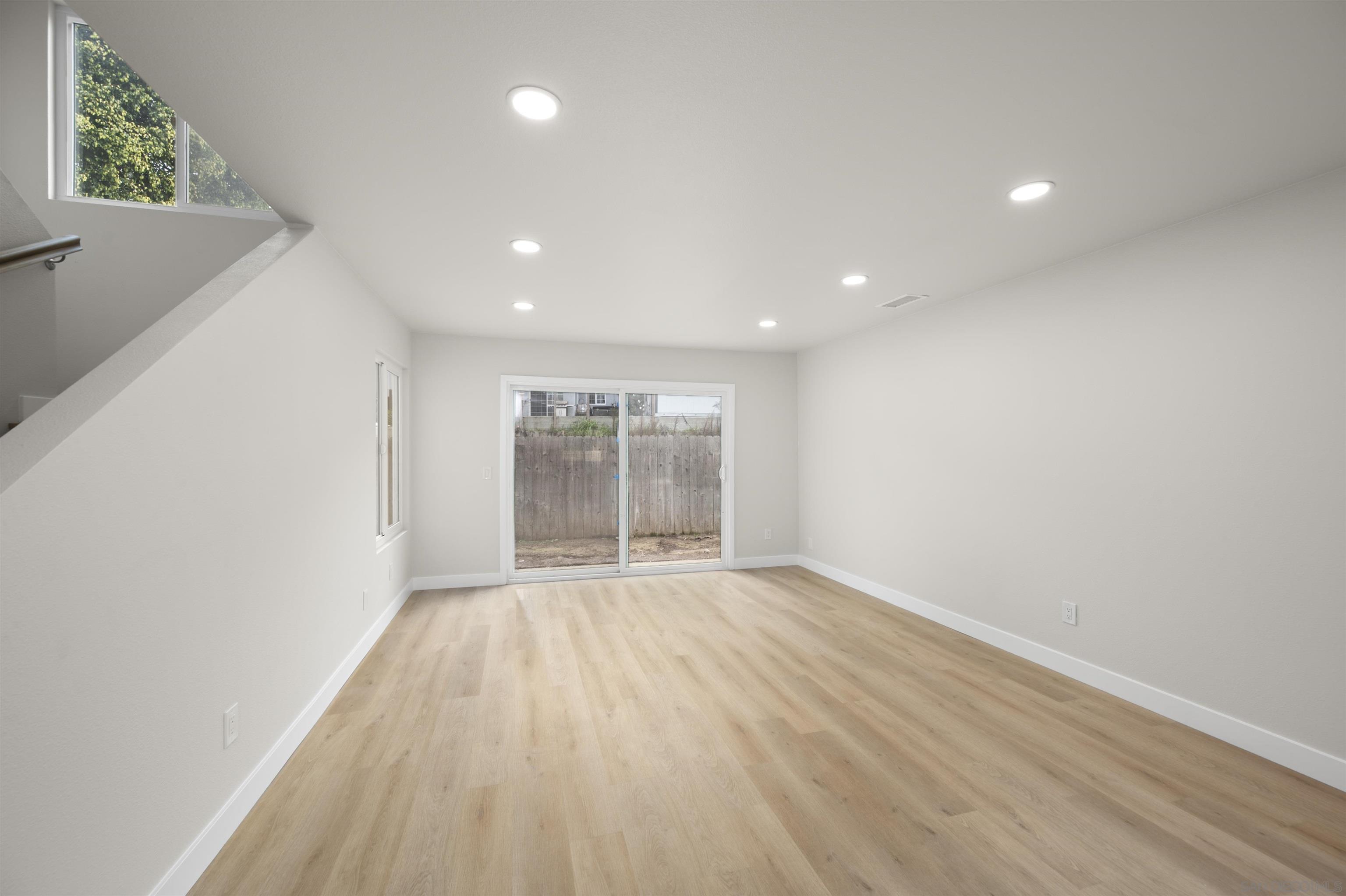 Detail Gallery Image 9 of 38 For 75  Third Avenue  #20,  Chula Vista,  CA 91910 - 3 Beds | 2 Baths