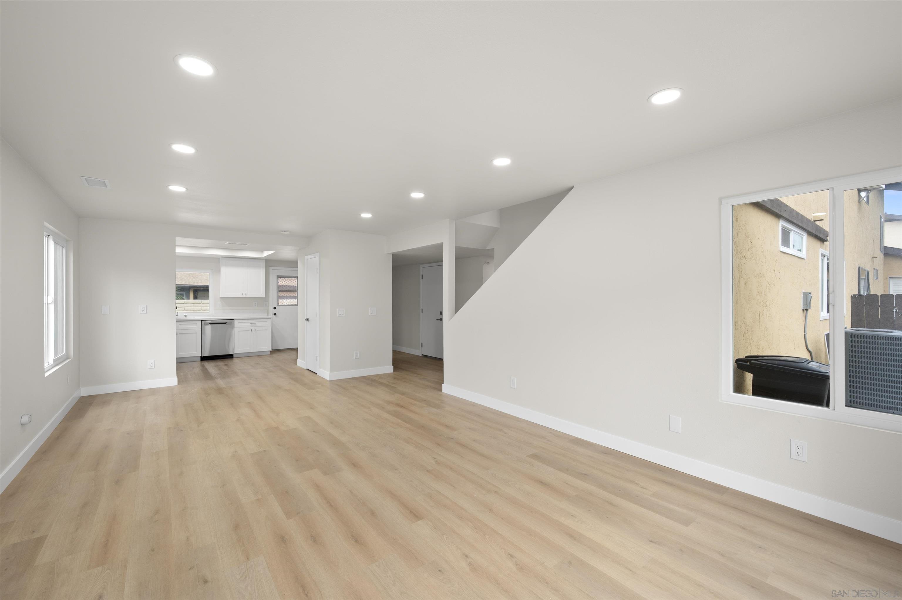 Detail Gallery Image 10 of 38 For 75  Third Avenue  #20,  Chula Vista,  CA 91910 - 3 Beds | 2 Baths