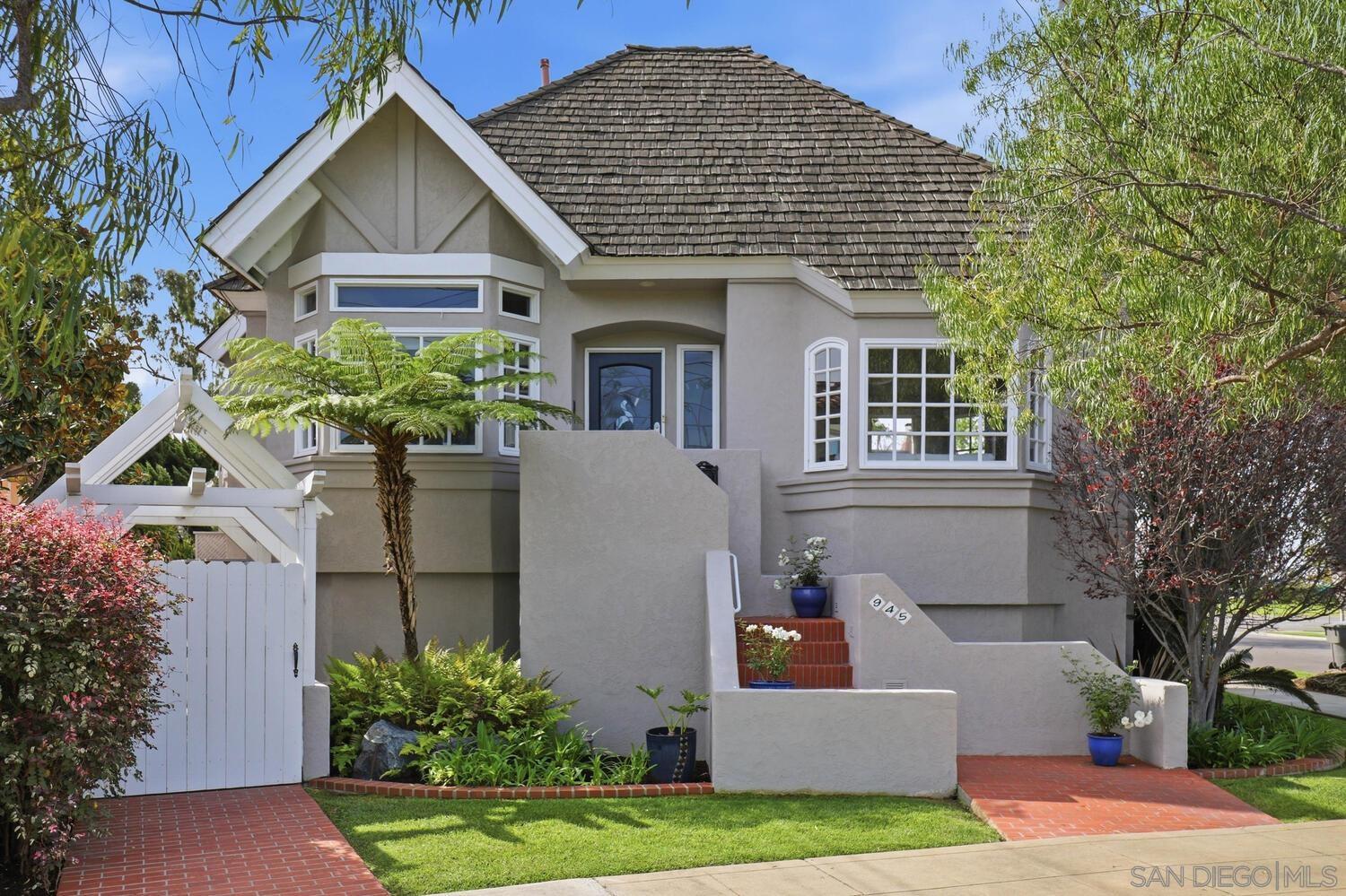 Detail Gallery Image 2 of 56 For 945  Bay Circle, Coronado,  CA 92118 - 5 Beds | 4/1 Baths